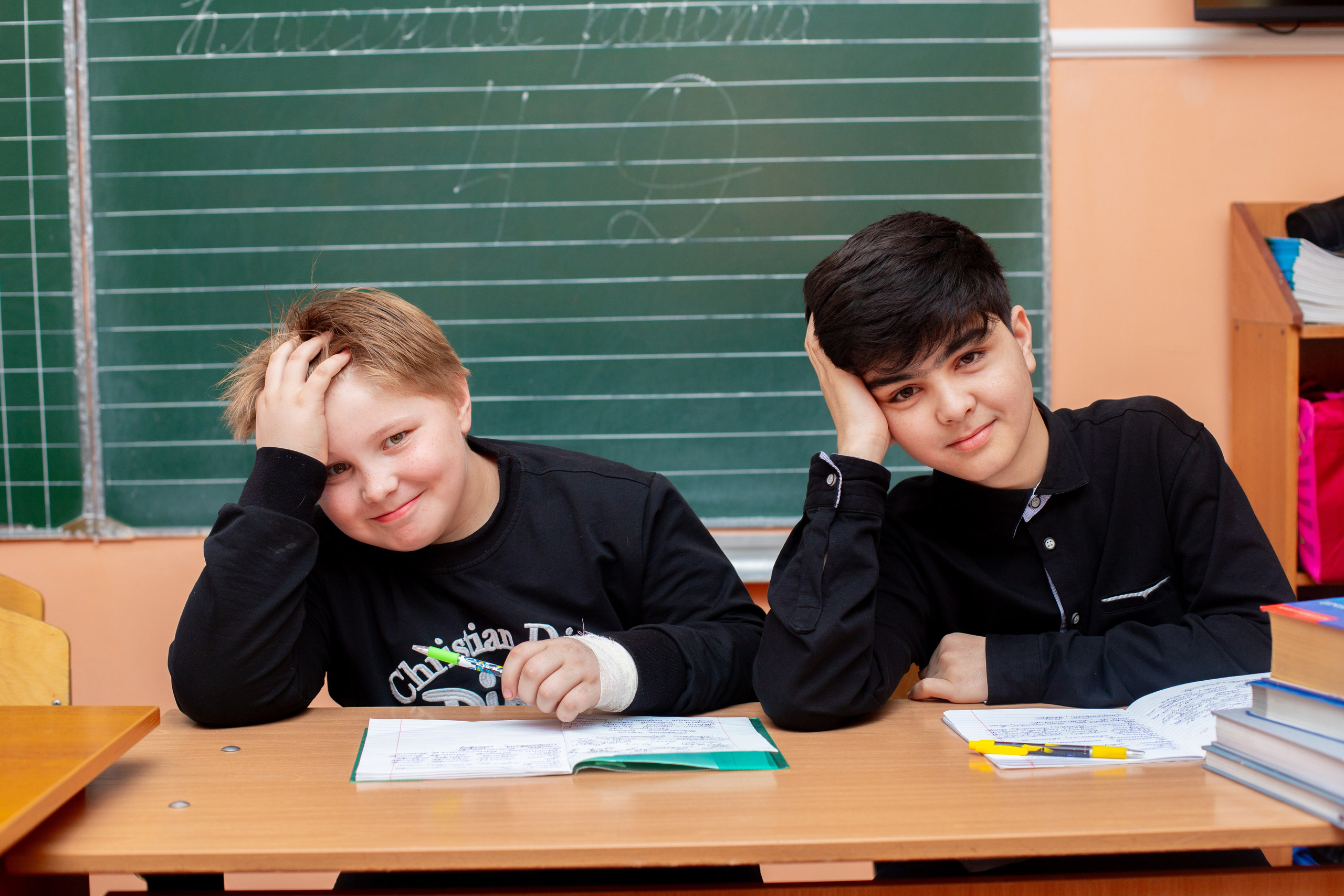 4д Емельяновская школа. Альбомы с самого детства. +79237847111