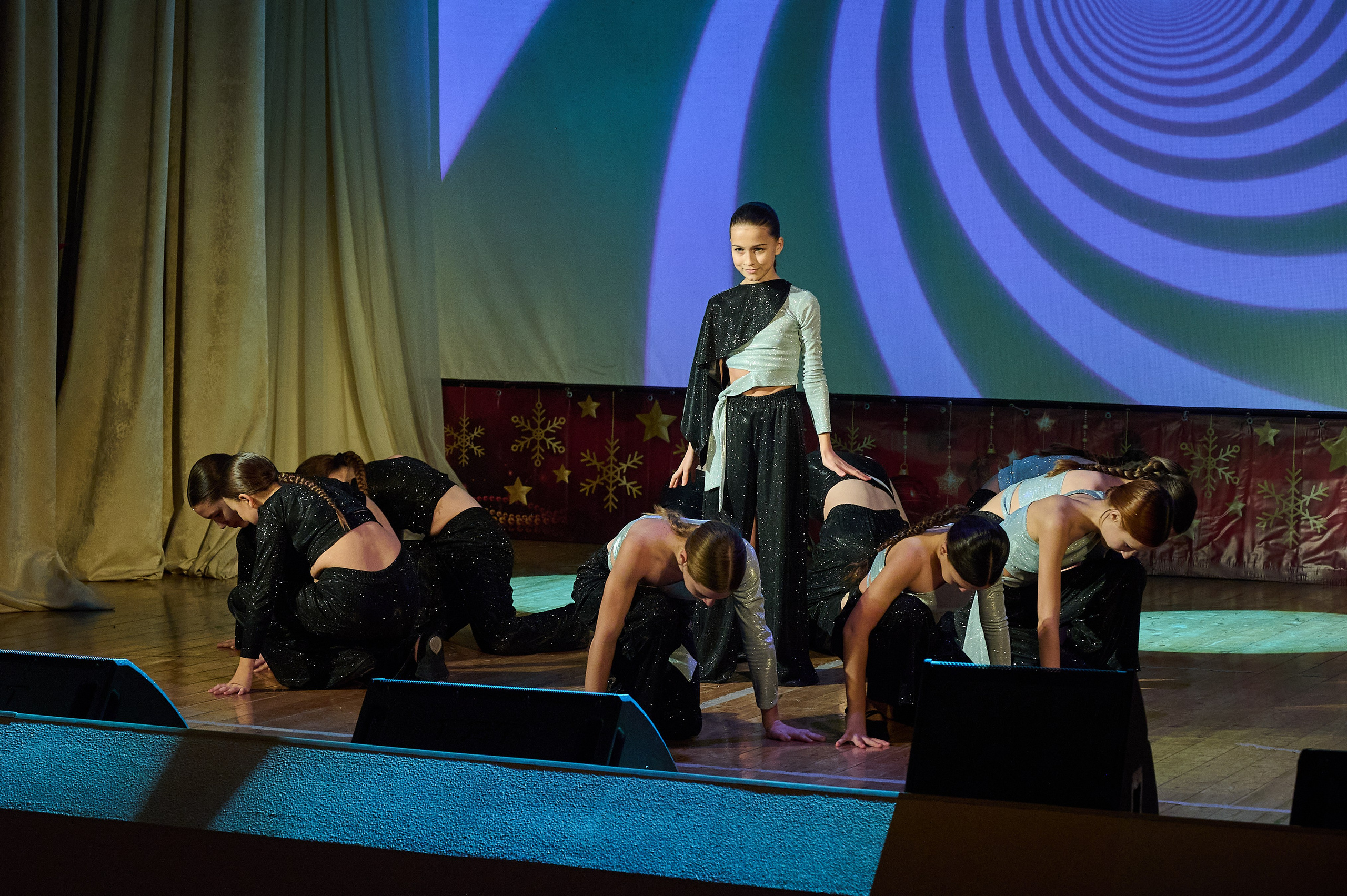 Концерт НГ В ДК. Жизнь курорта Кабардинка в фотографиях