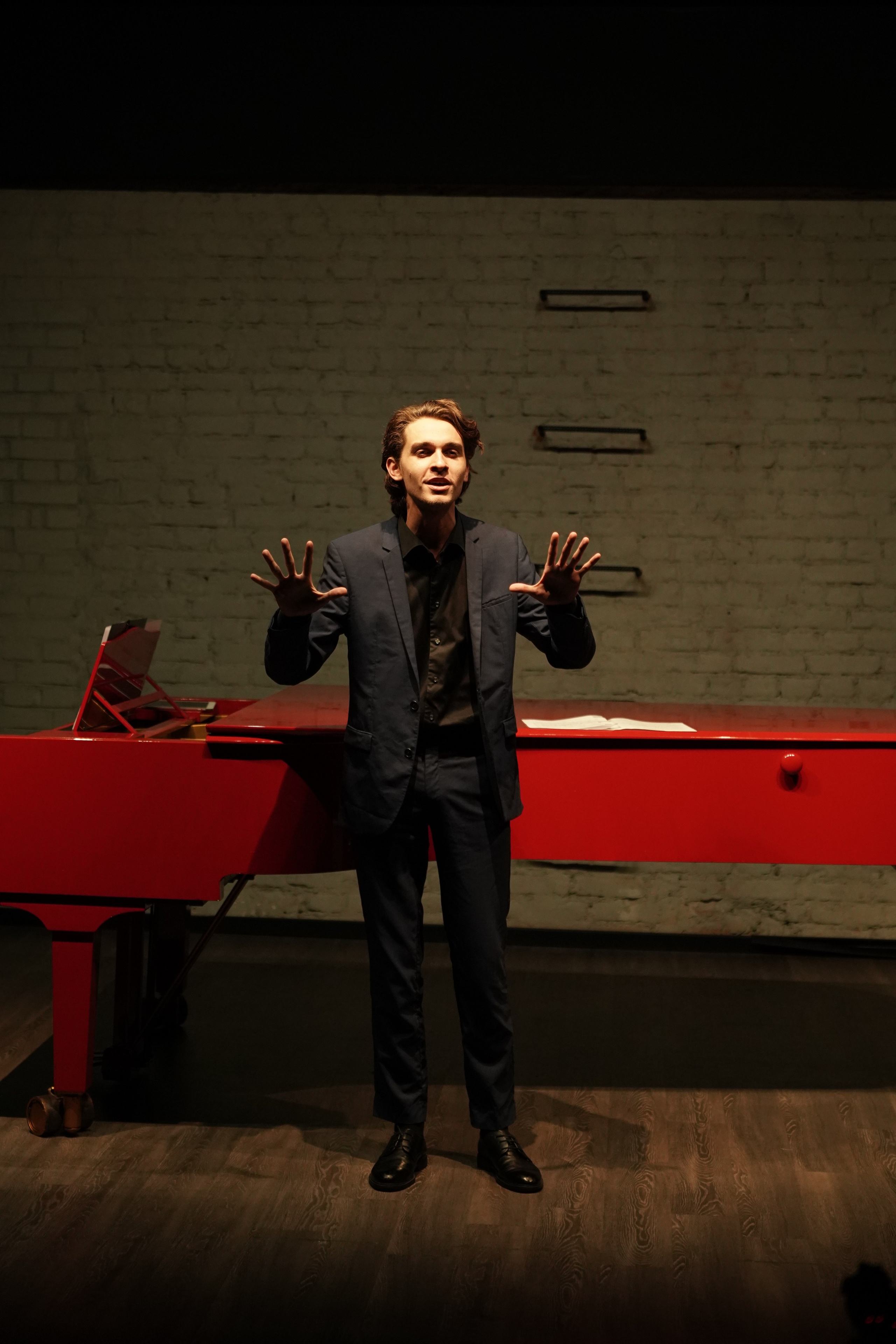 В сумраке Есенин-центра. 7/11/25. Фотограф Строгино Яна Гавриленко