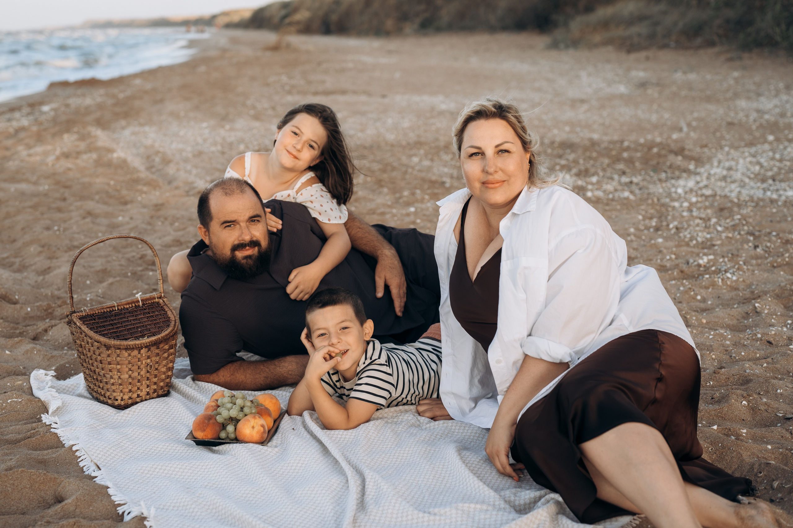 Дмитрий, Ольга, Анисия и Володя. Фотограф Горбенко Анна