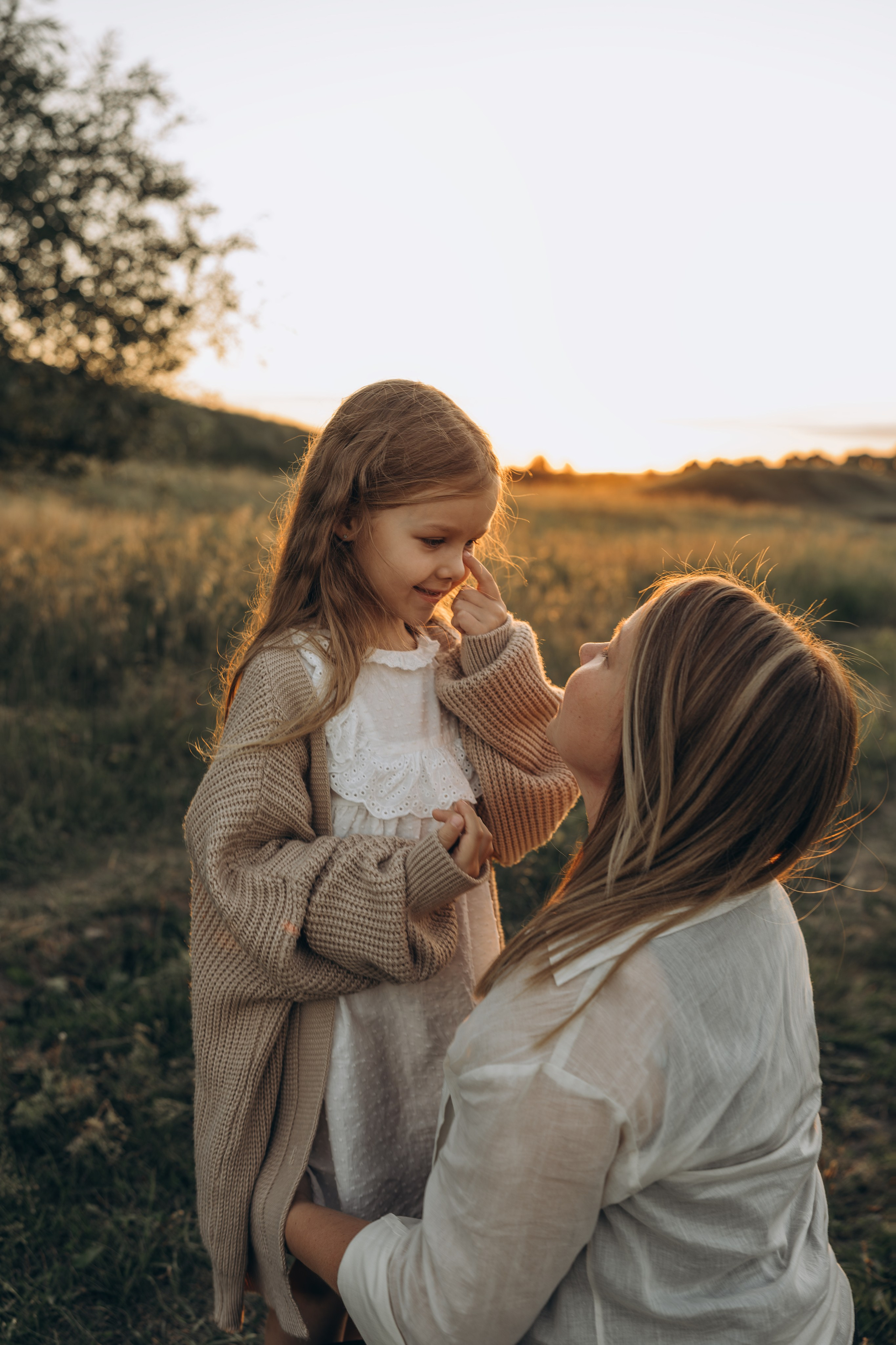 Летний луг, закат. Семейный фотограф Москва. Фотограф беременности и материнства Москва