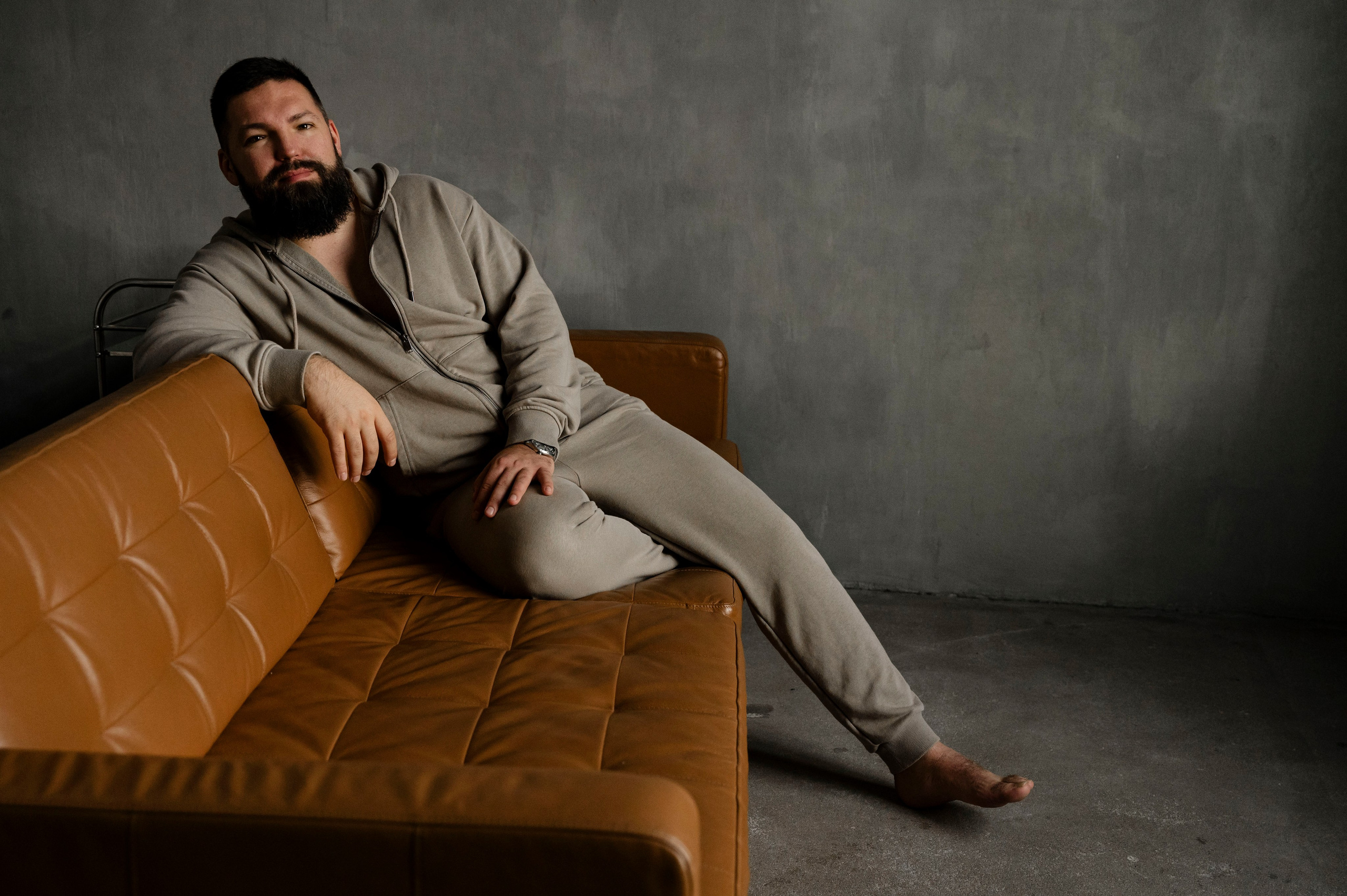 Роман. Профессиональный фотограф беременности в СПБ. Стильные фотосессии беременности в стиле минимализм и классическая фотография