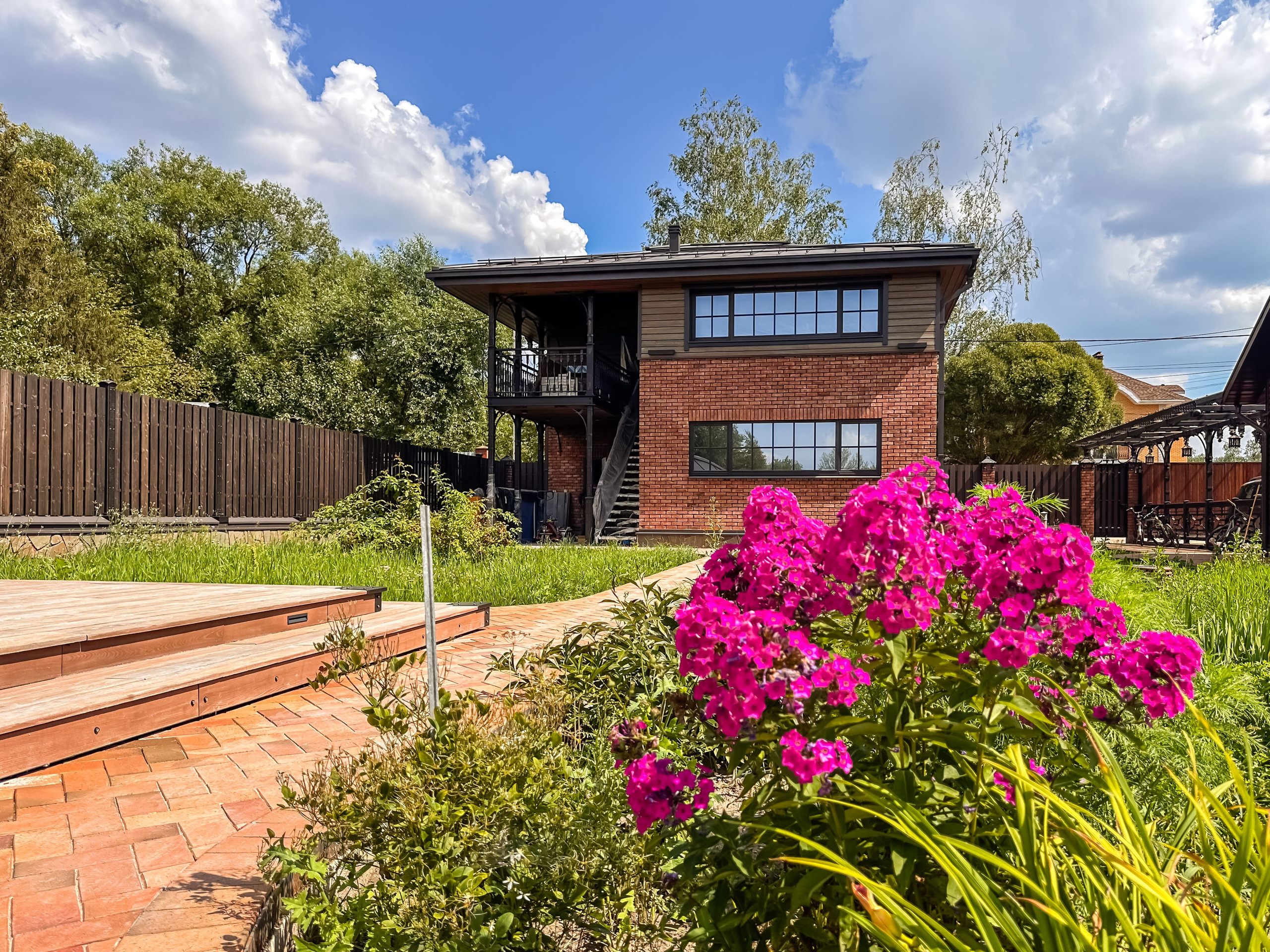 Двухэтажный гараж в стиле Лофт 