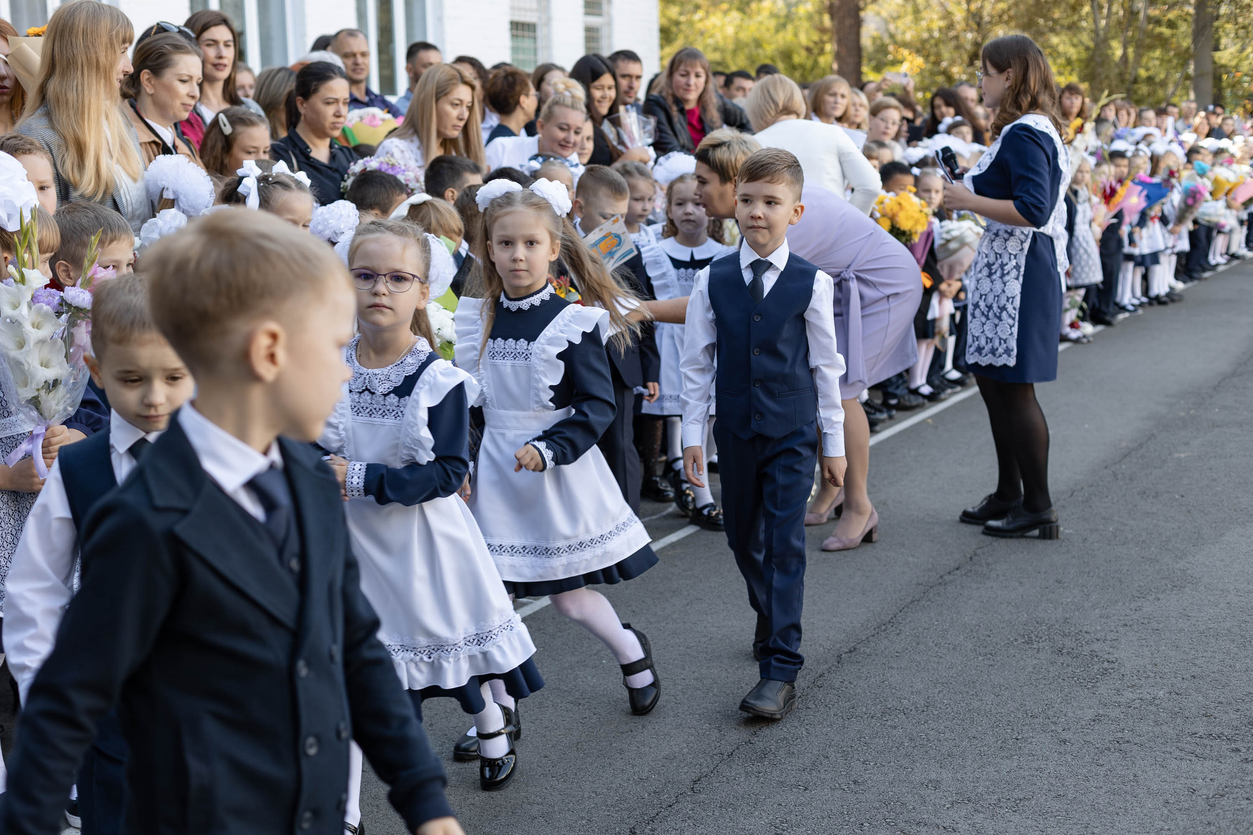 1 сентября. «Первоклашки». Фотограф Григорьева Ольга. Портретная, семейная съёмка, Love Stori, видеосъёмка в городе Чита. Выпускные альбомы, фотокниги