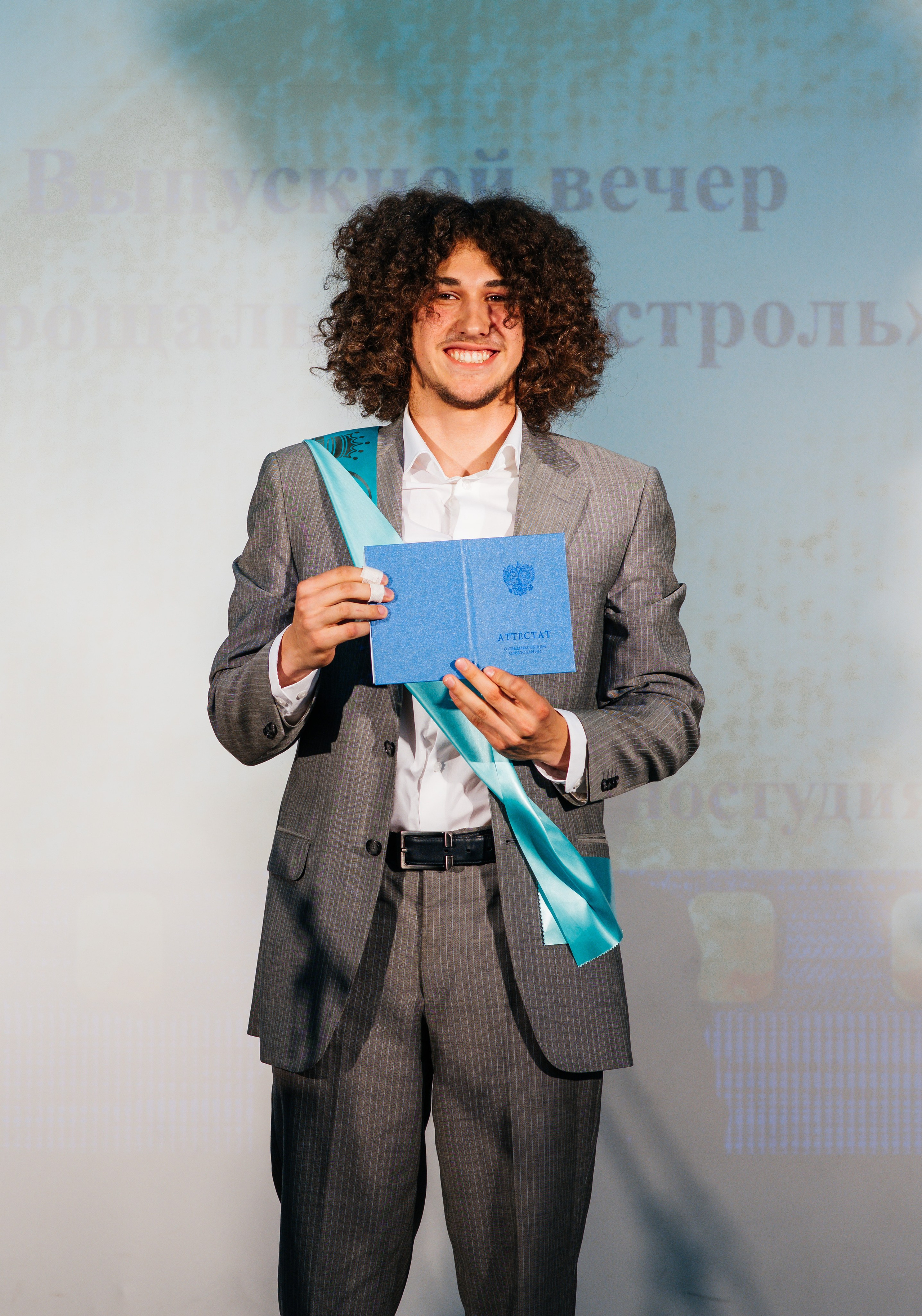 Вручение аттестатов. Выпускные альбомы в Подольске Москве и МО