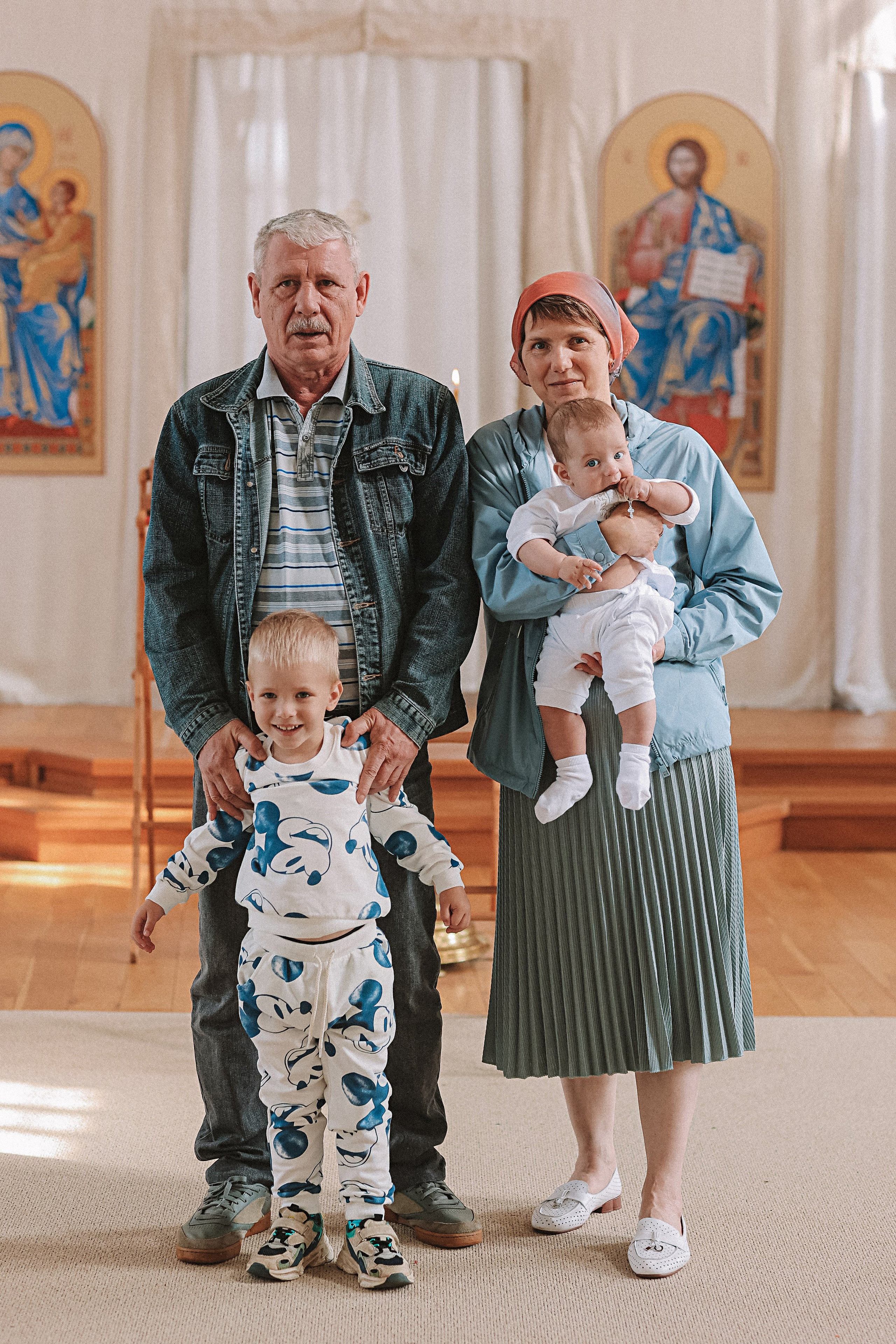 Крещение церковь около моста влюбленных. Семейный фотограф Тюмень, фотограф на роды Салмина Мария