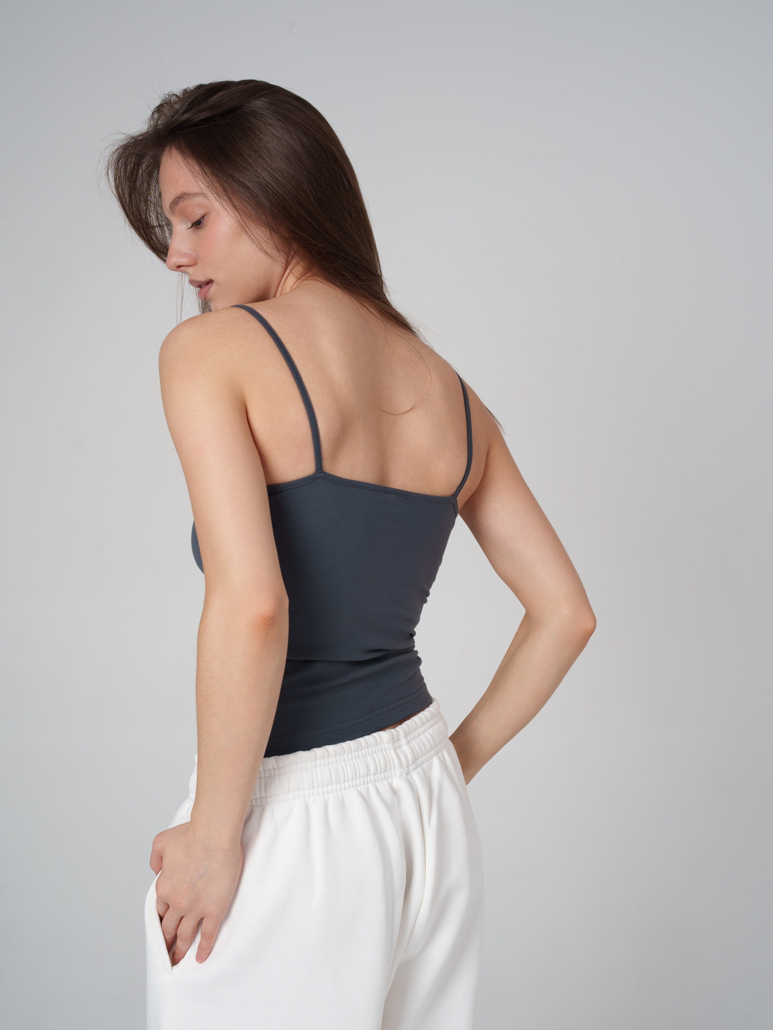 Топы на сером фоне. Иван Упоров — фотограф, рилсмейкер чебоксары