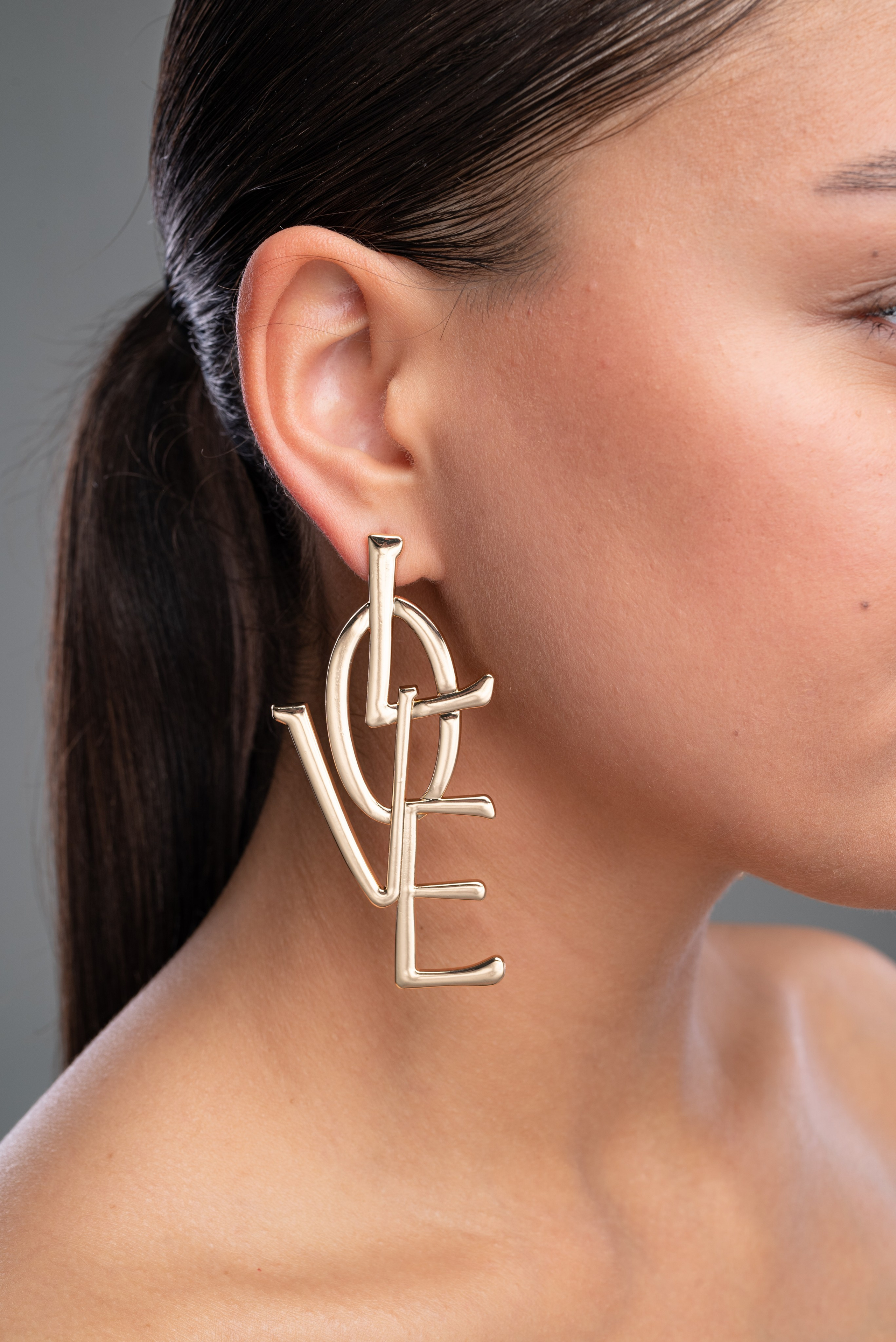 Бижутерия серьги. Предметный фотограф, фото для маркетплейсов Пятигорск, КМВ