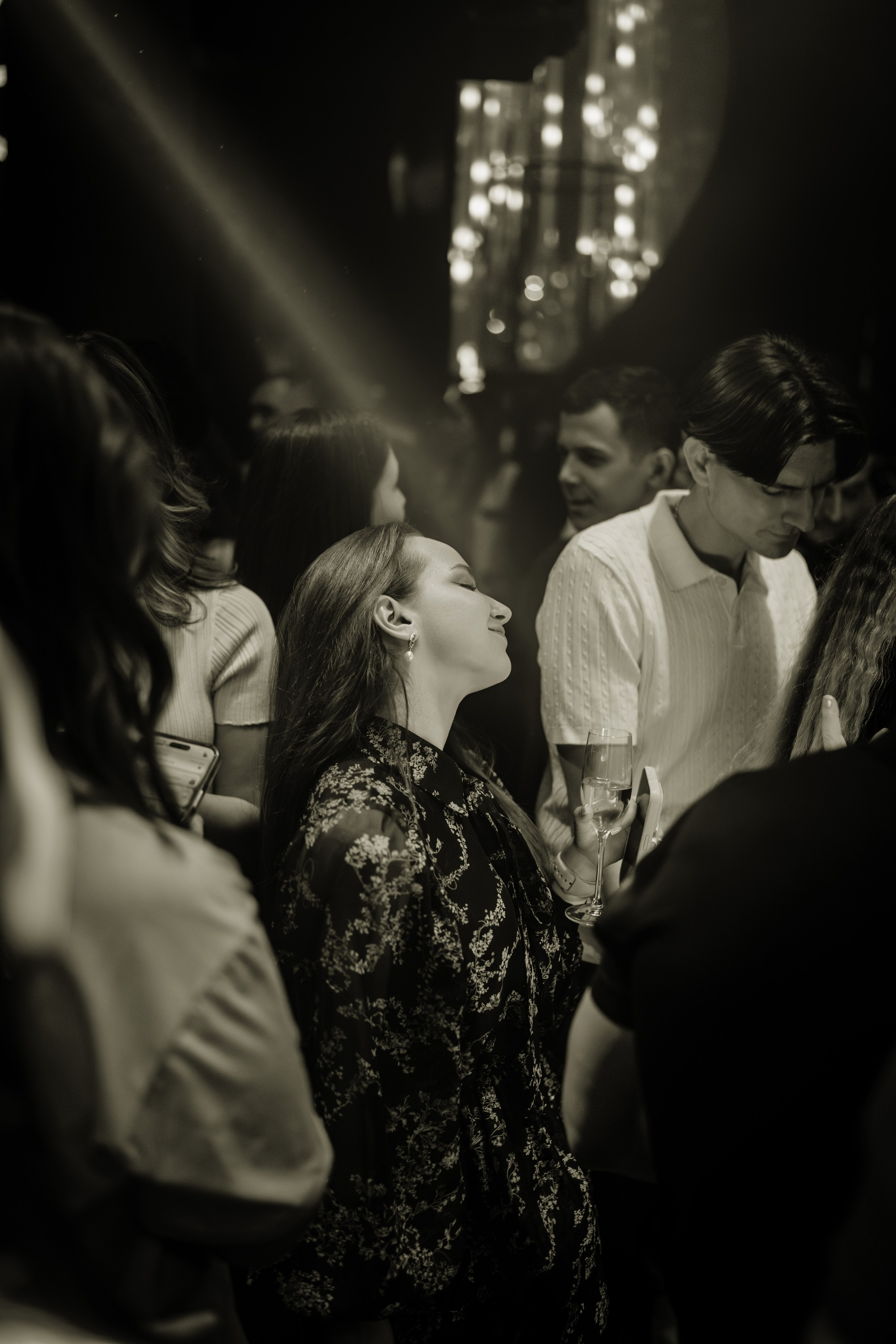 Вечеринка OSNOVATELI.LIVE репортажный фотограф Саша Дружинина. Репортажный фотограф в Москве Саша Дружинина