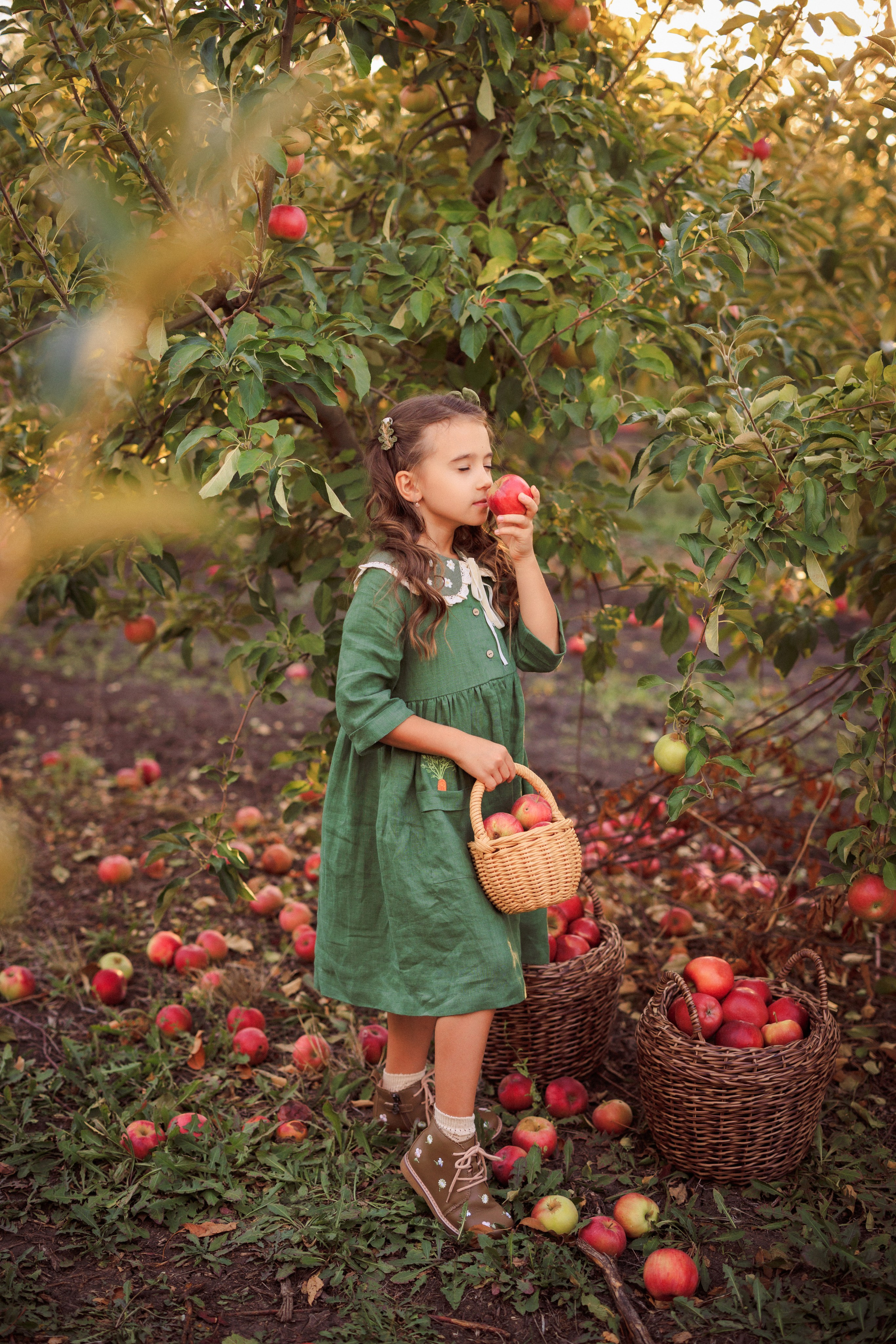 Семейная фотосессия в Яблоневом саду. Семейный и детский фотограф в Краснодаре Анна Трашкова
