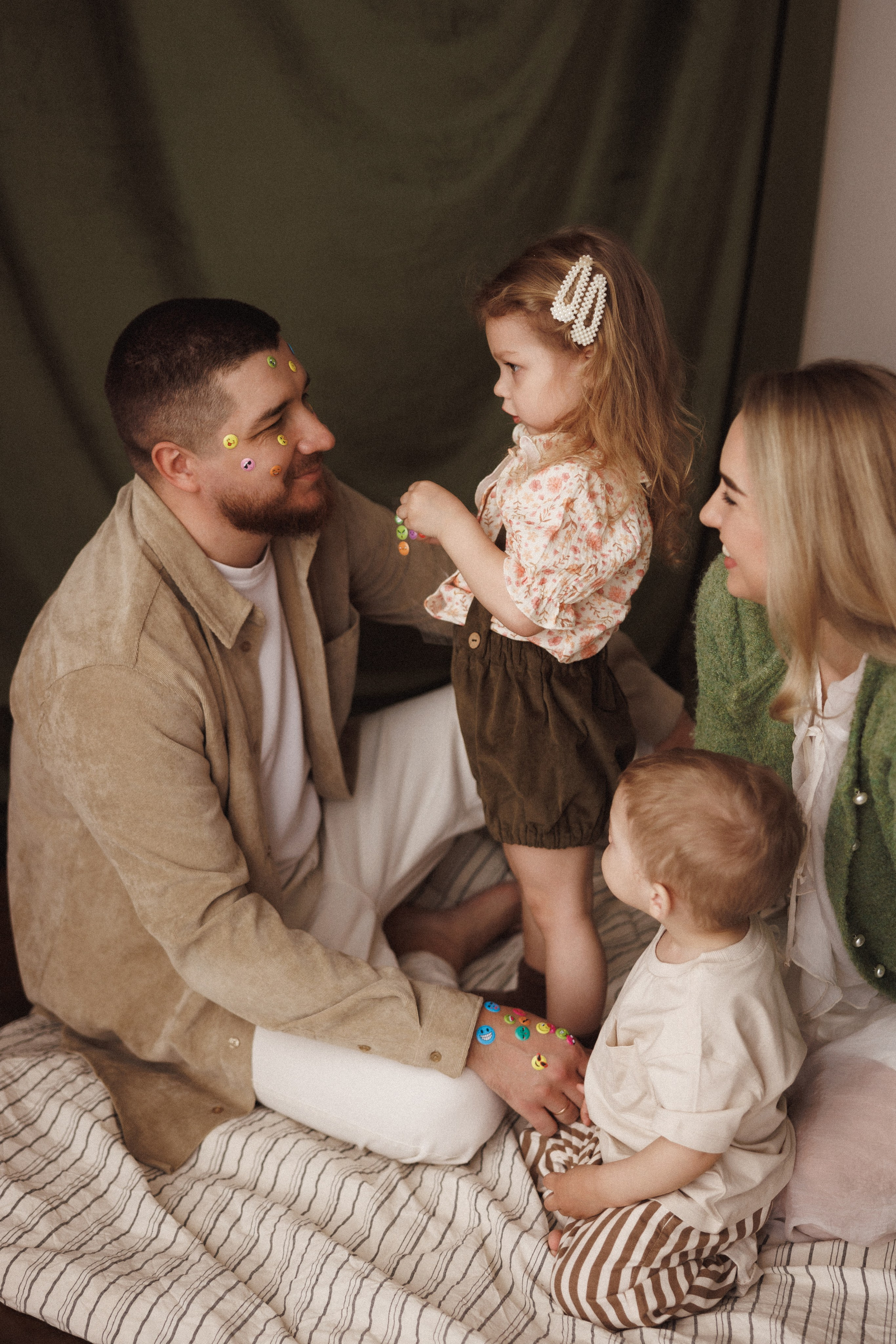 Семейная фотосессия в фотостудии «Mestone», город Краснодар. Семейный и детский фотограф в Краснодаре Анна Трашкова