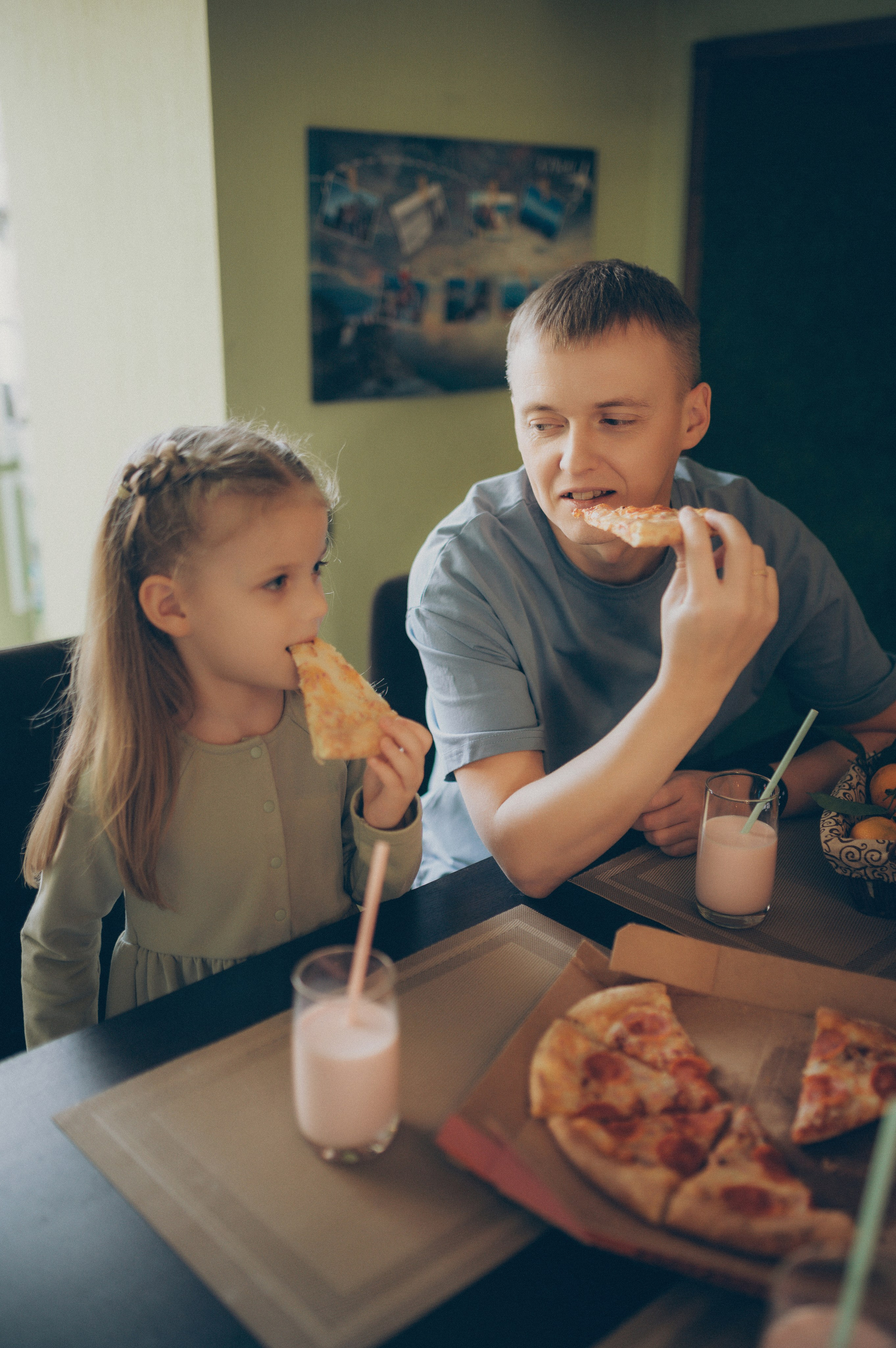 Тася, Соня, Женя и Илья (новогодняя домашняя). Фотограф, г. Лесной Свердловской области