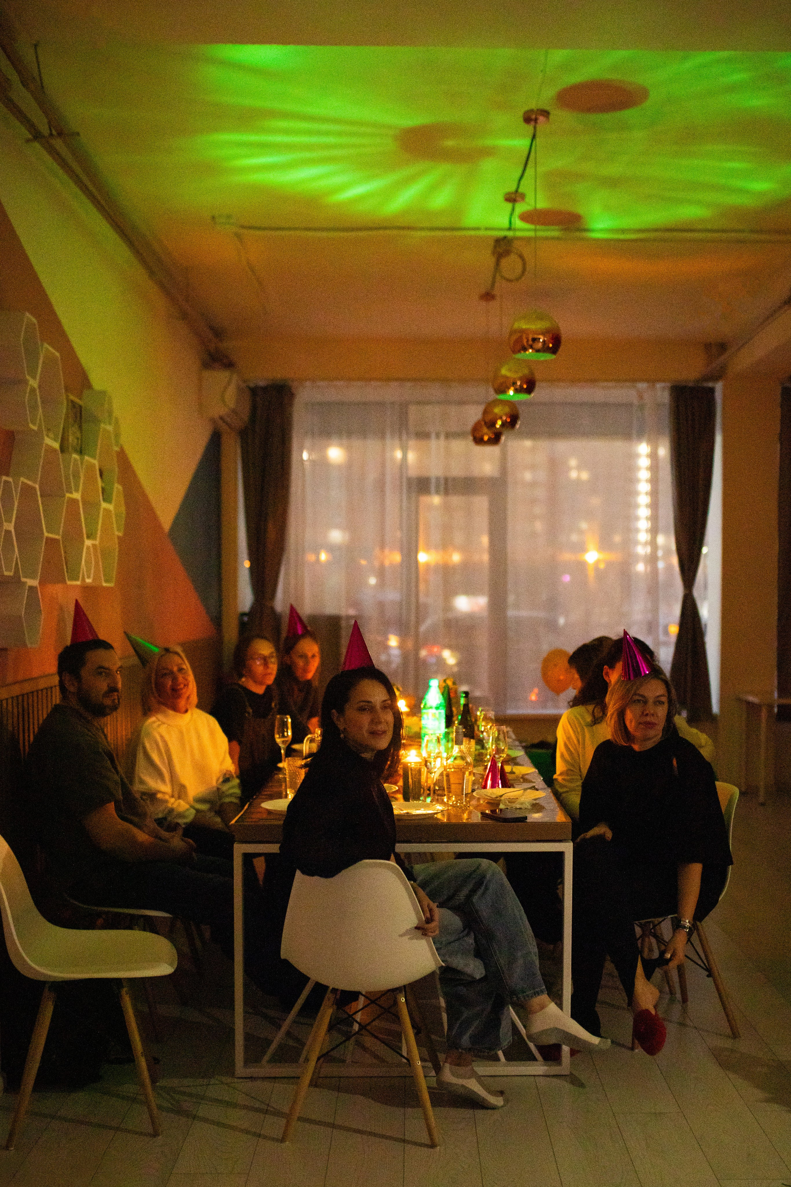 Гринч или как выключили свет в лофте вечером) атмосферные фото детского праздника со свечами и фонариками. Фотограф в Новосибирске Ася Зверева