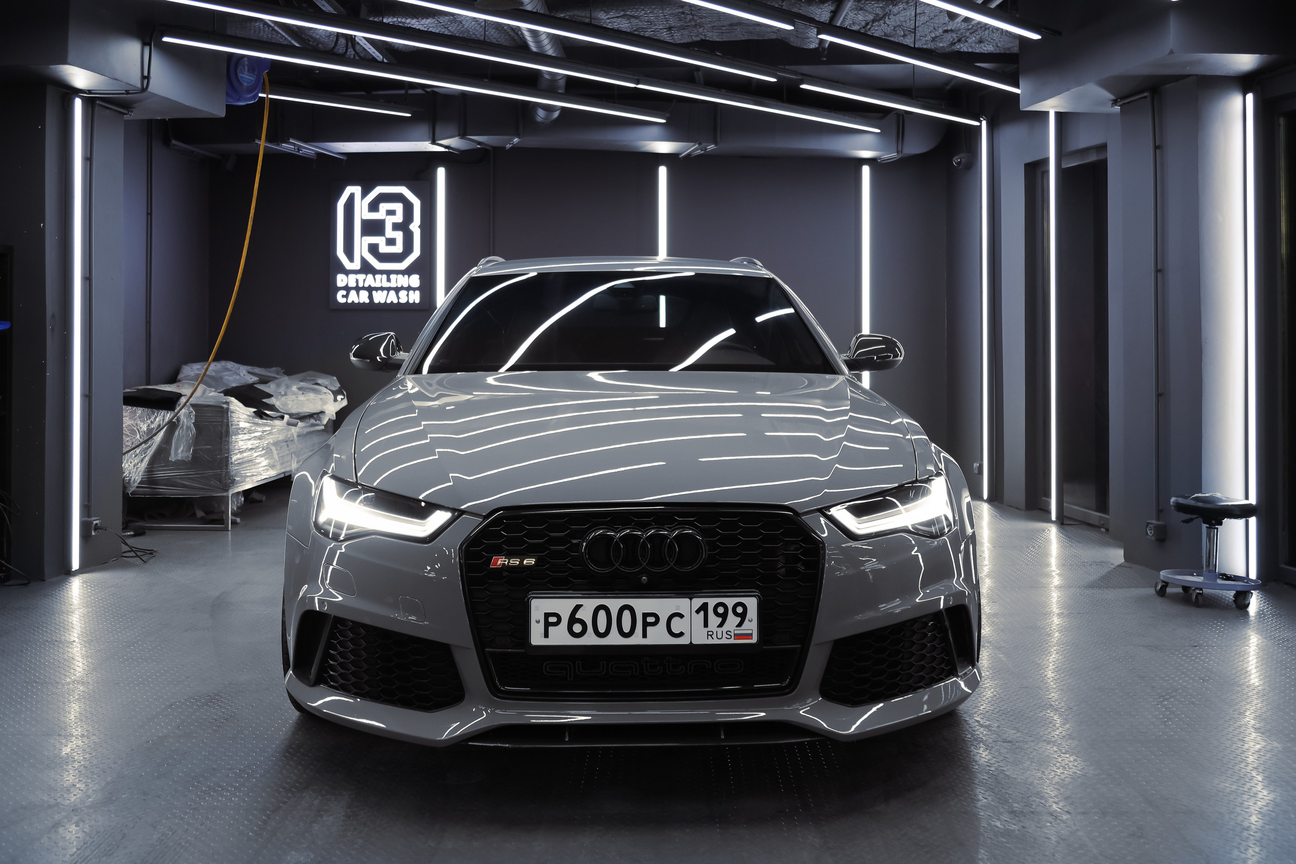 2017 AUDI RS6. Mixturecaptures