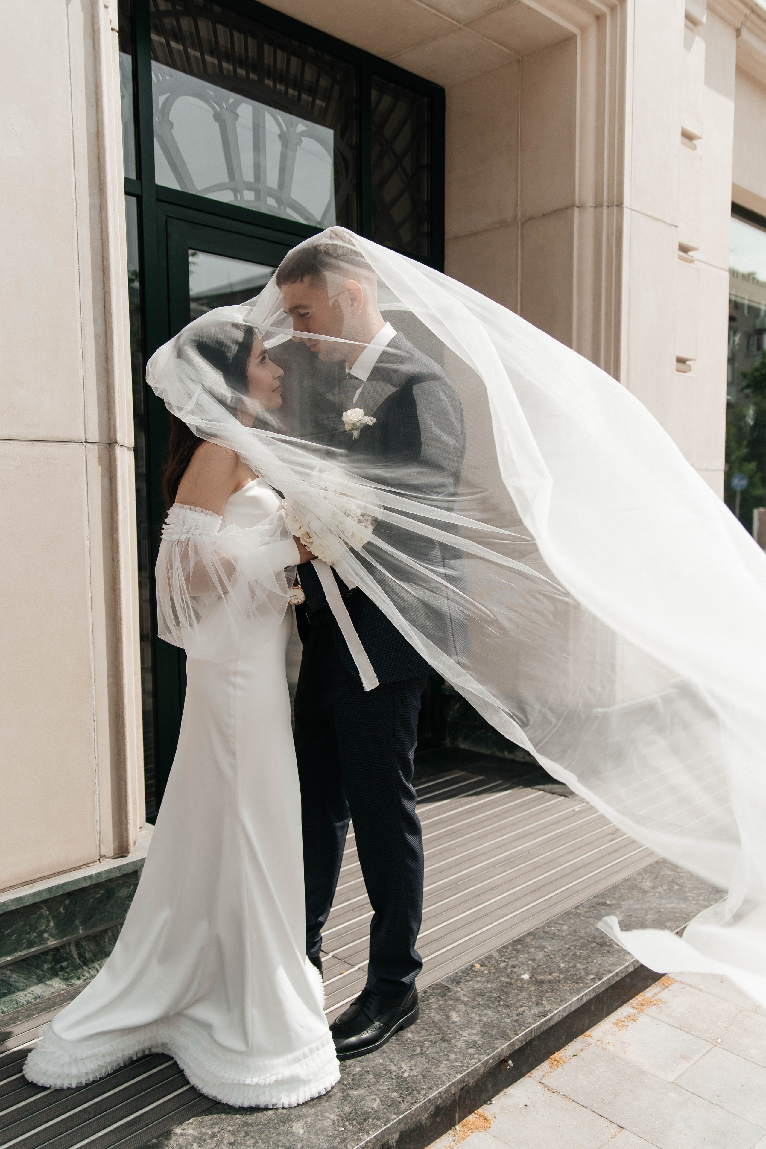 Меня зовут Александр Литвинчук и я свадебный фотограф в Саратове