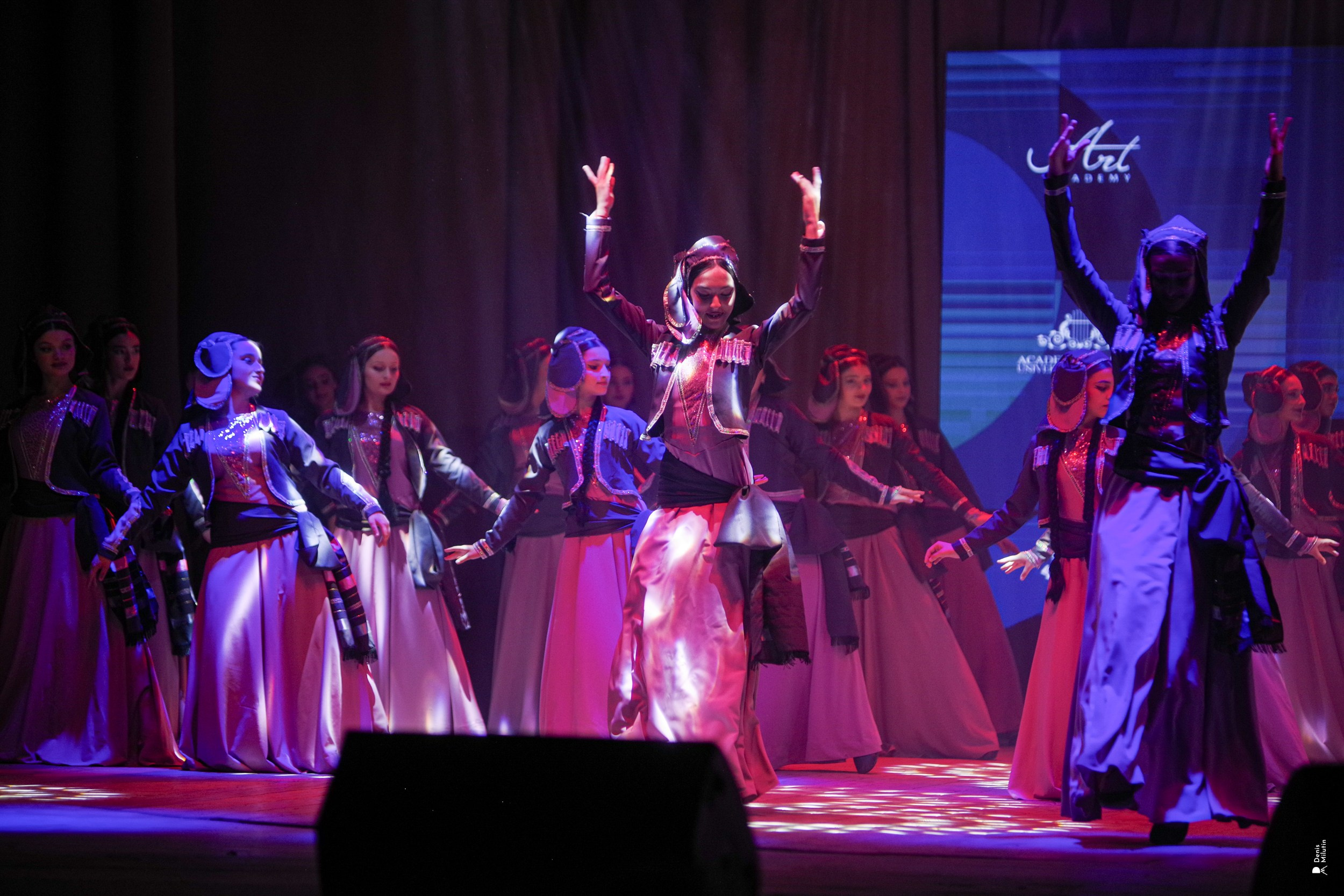 Танцы в Хоби. Портретный фотограф Денис Милютин