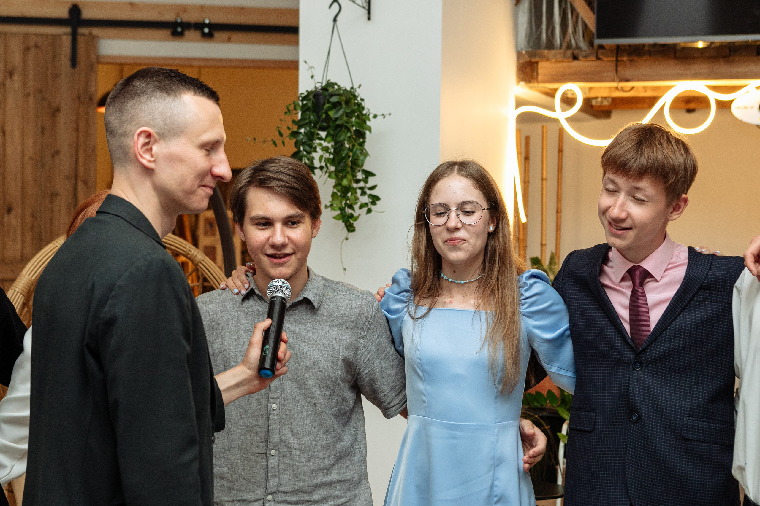 Школьные Выпускные Альбомы и Фотосессии в СПб. Фото и Видеосъемка на ваше мероприятие. Александр Романов