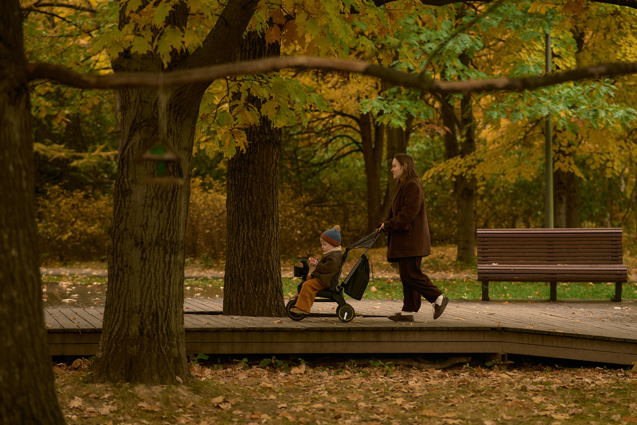 Света и Илюша под дождём. Семейный и свадебный lifestyle-фотограф в Москве Мария Петрова