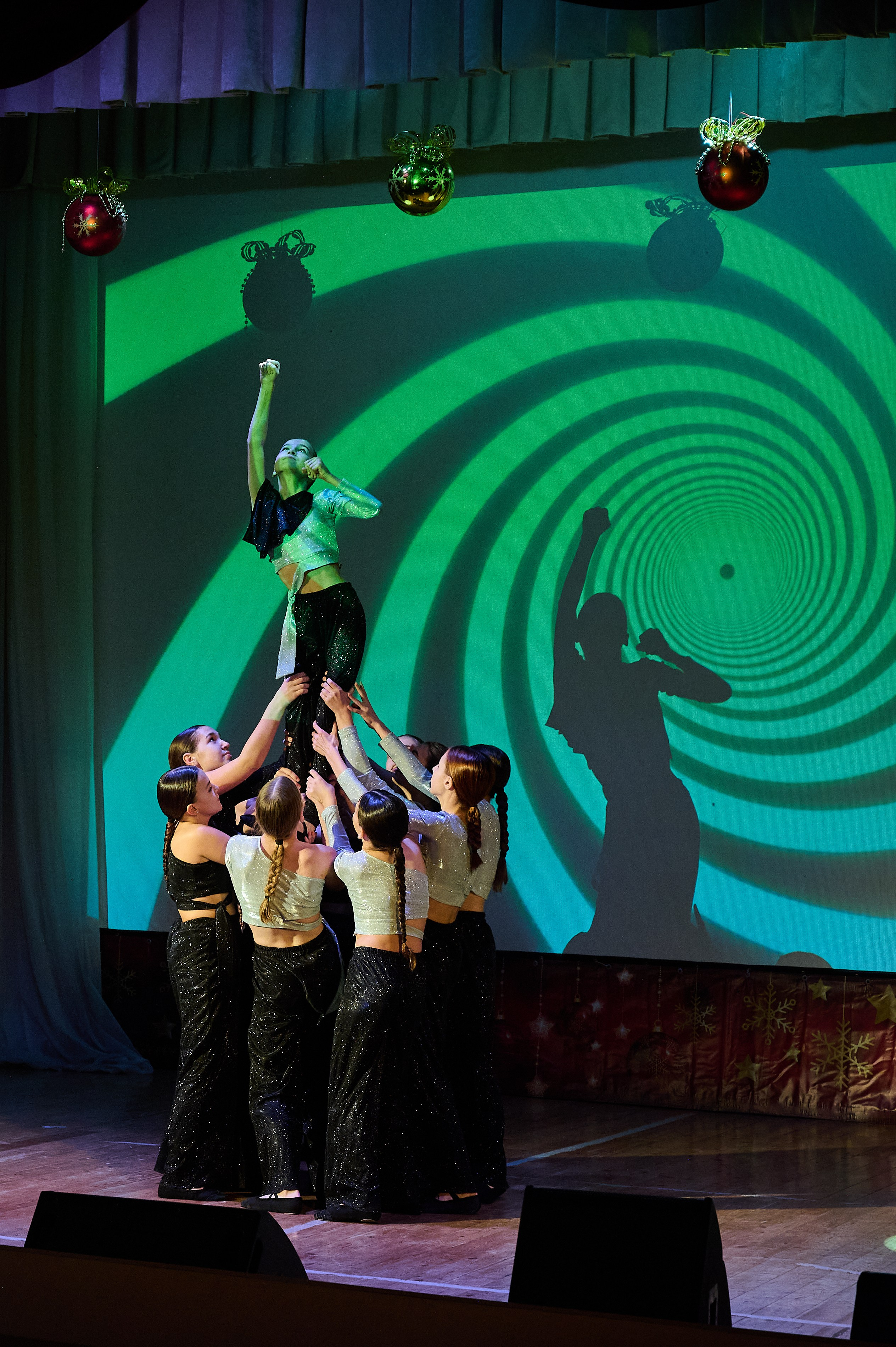 Концерт НГ В ДК. Жизнь курорта Кабардинка в фотографиях