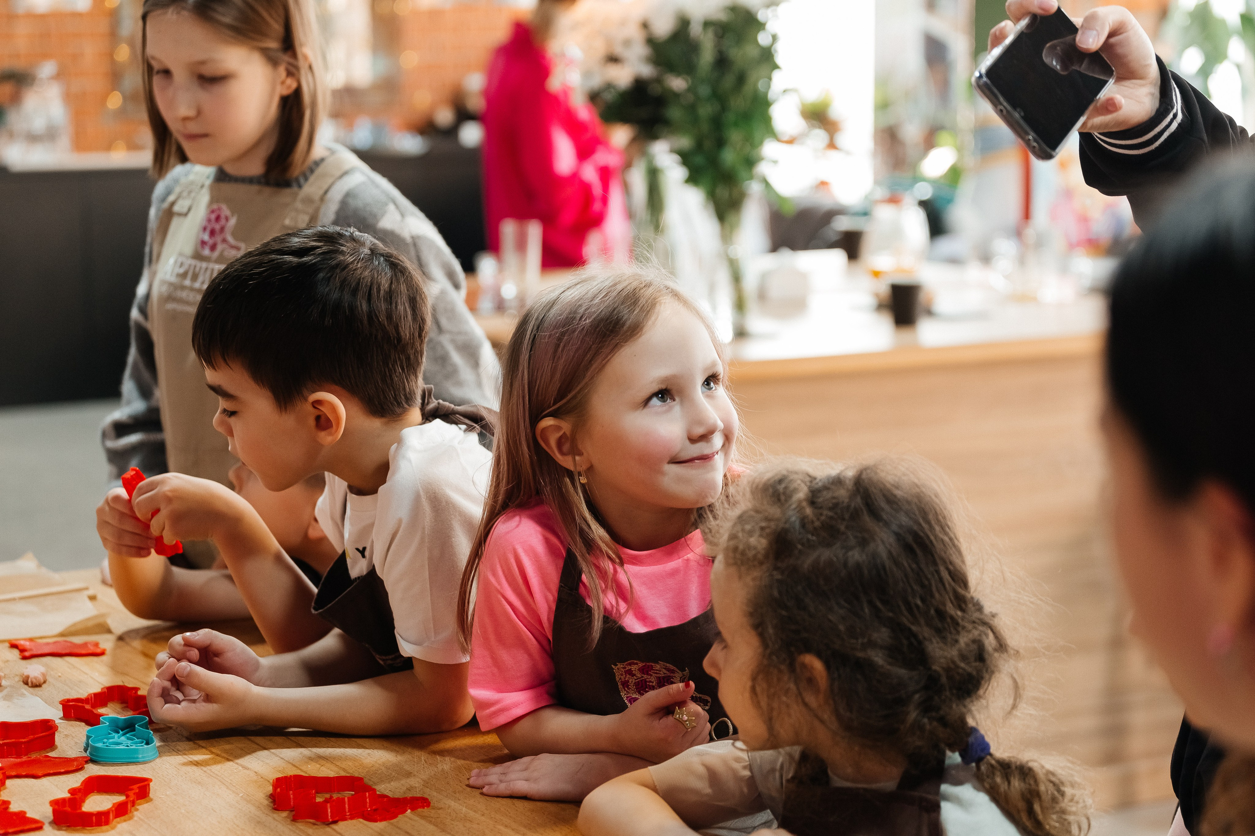 Детский мастер-класс в «АРТиШОК». Фотограф Кемерово | Сергей