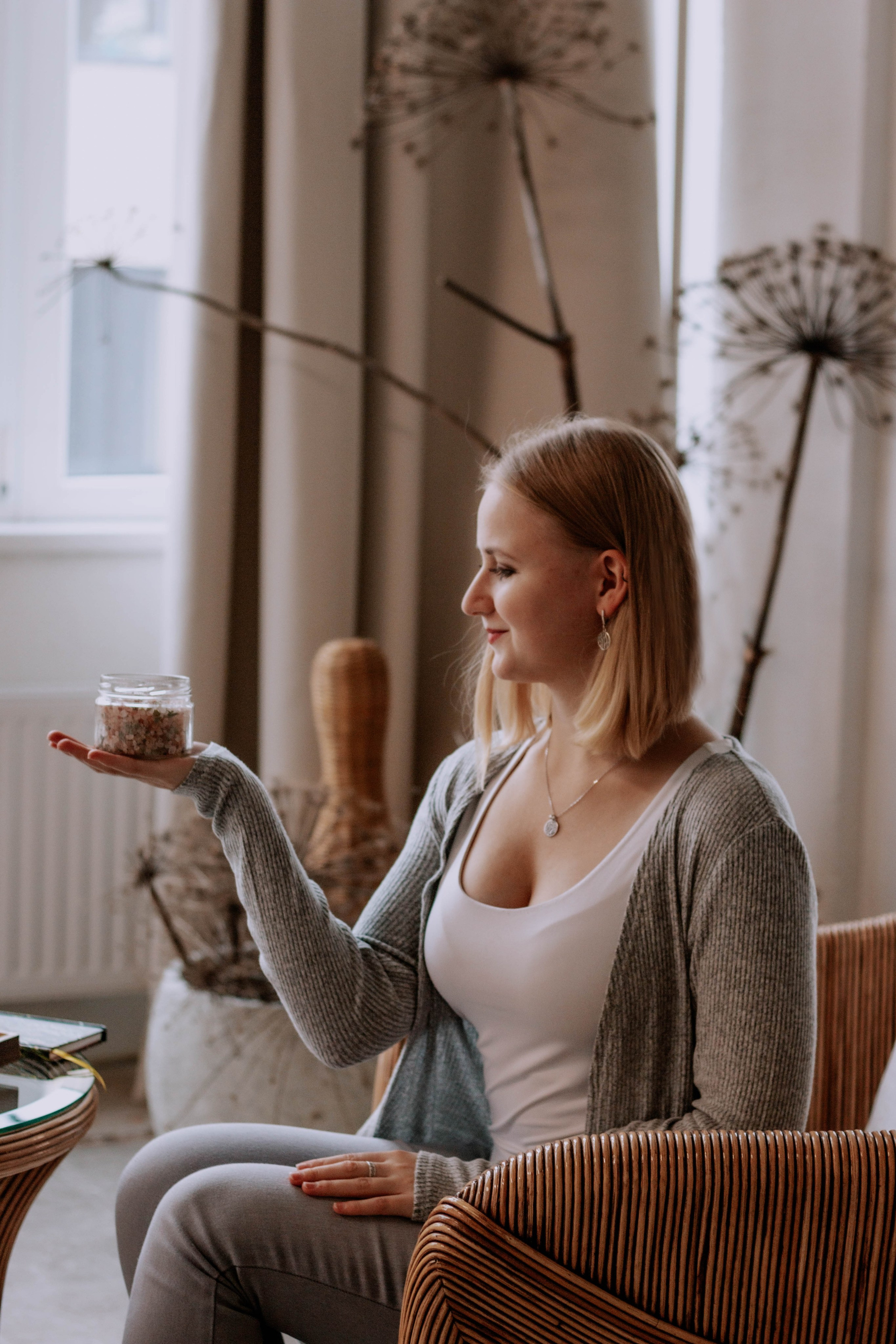 Алиса — Ароматерапевт. Бережно сохраняю ваши чувства и истории на своих фотографиях