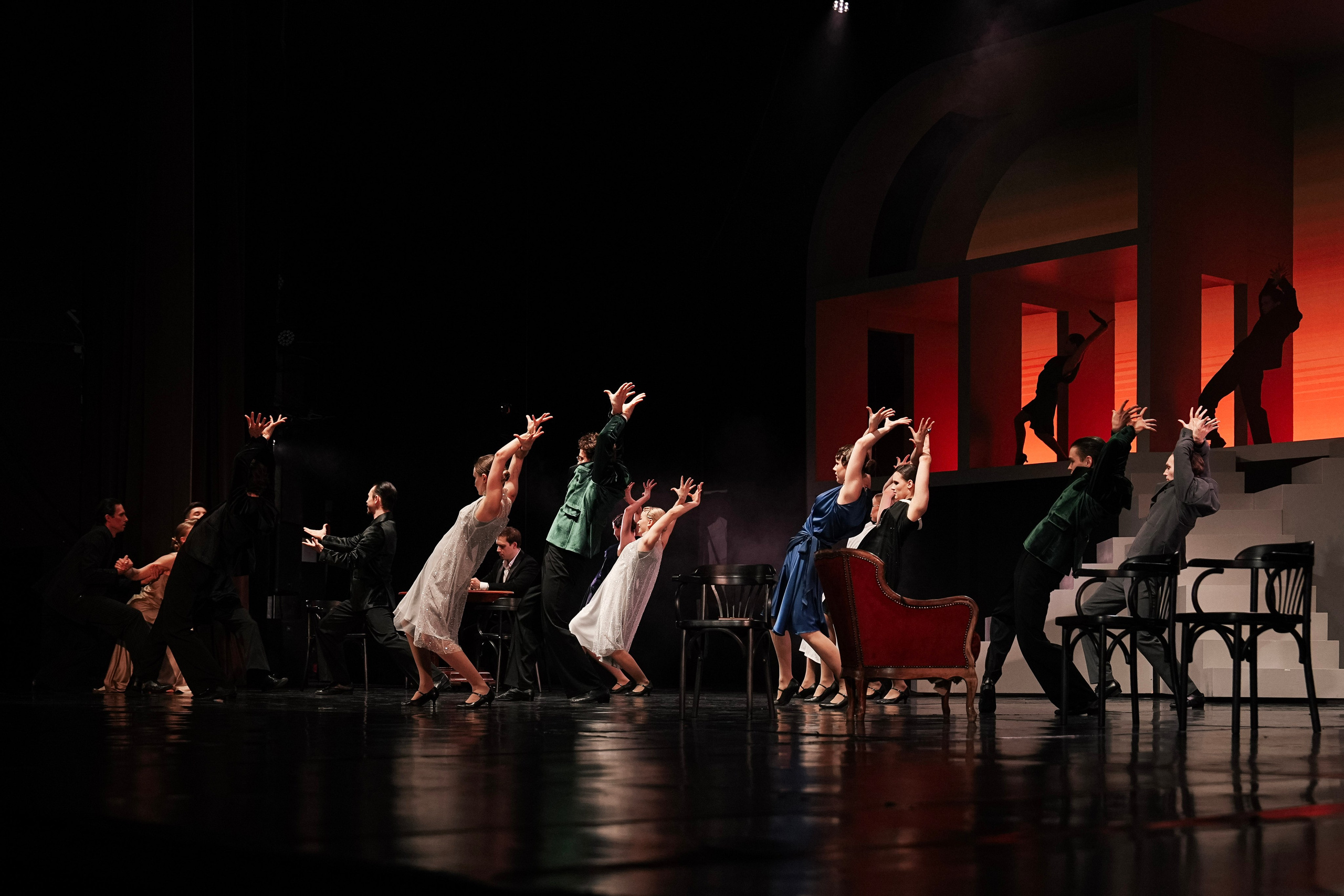 Гранатовый — пластический спектакль. Фотограф с психологическим образованием