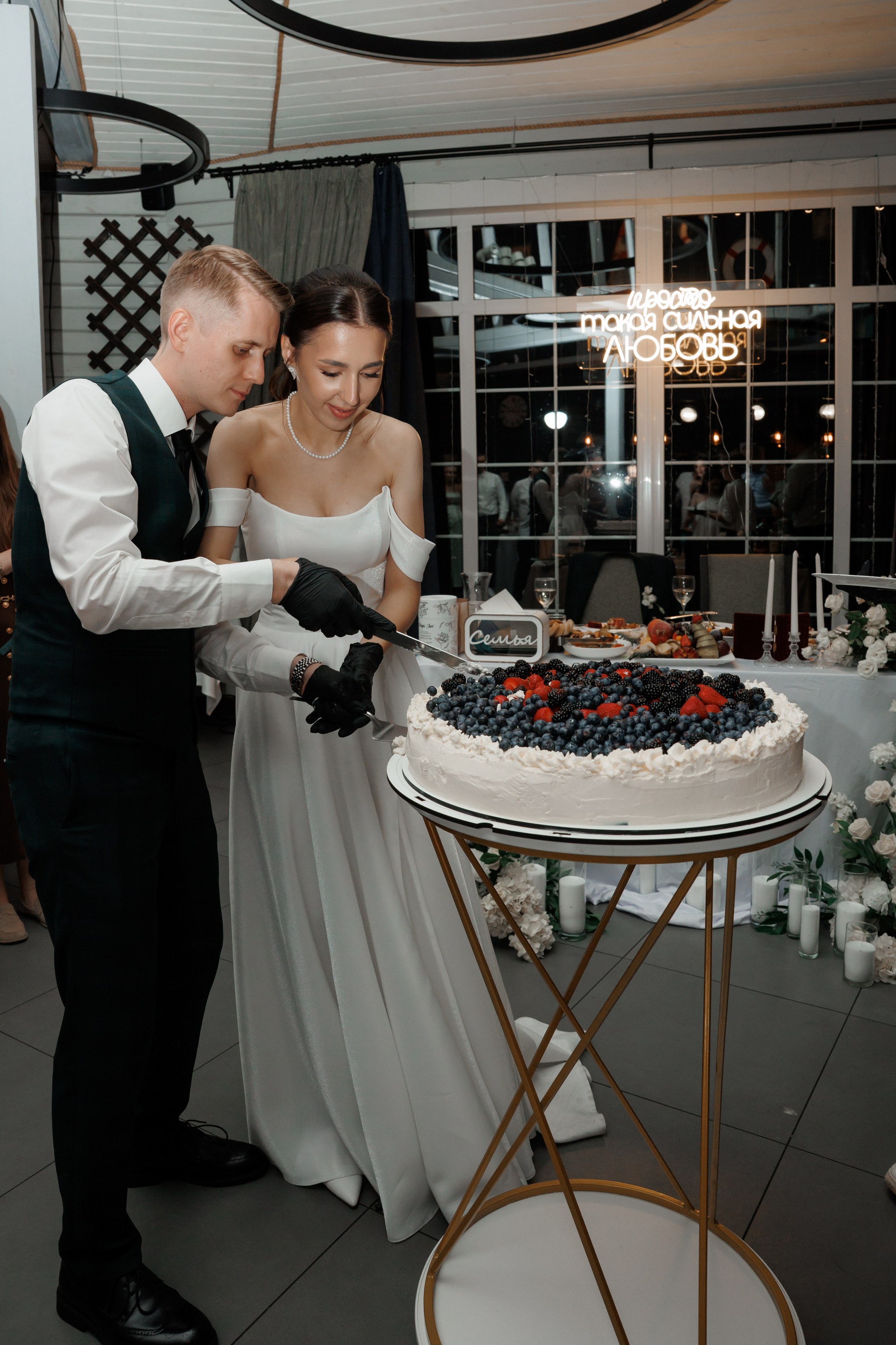 Регистрация в отеле Fish Point, ЗАГС Бутово, прогулка в Остафьево. Свадебный и репортажный фотограф (Москва, Королев и другие)