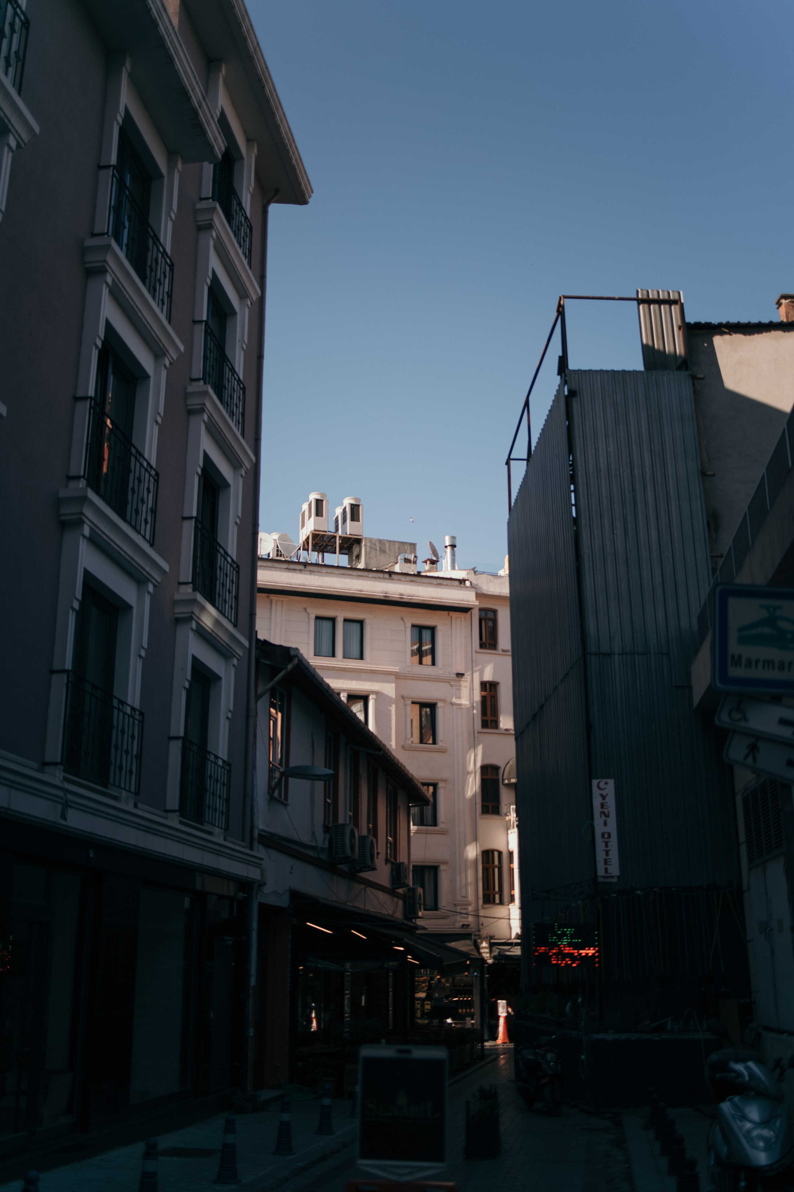 Street photo. Photographer in Turkey — Dari N