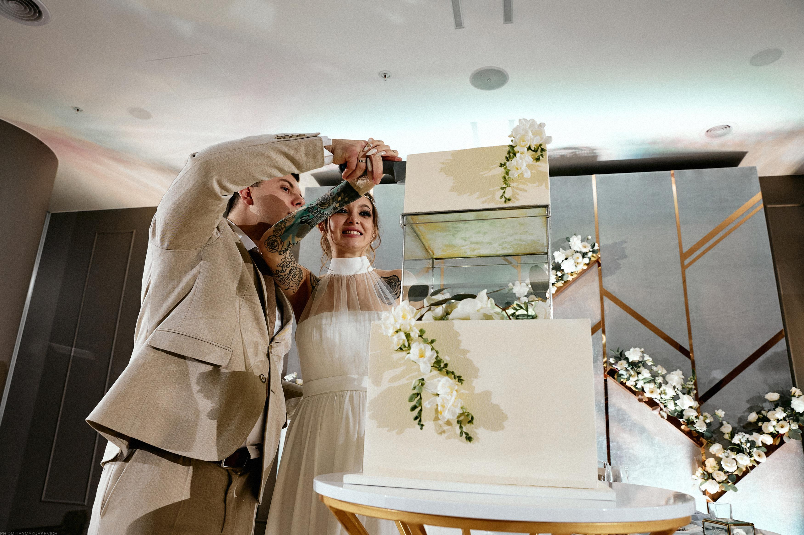 GIRL WITH DOBERMAN TATTOO. Дмитрий Мазуркевич: Профессиональный Репортажный Фотограф