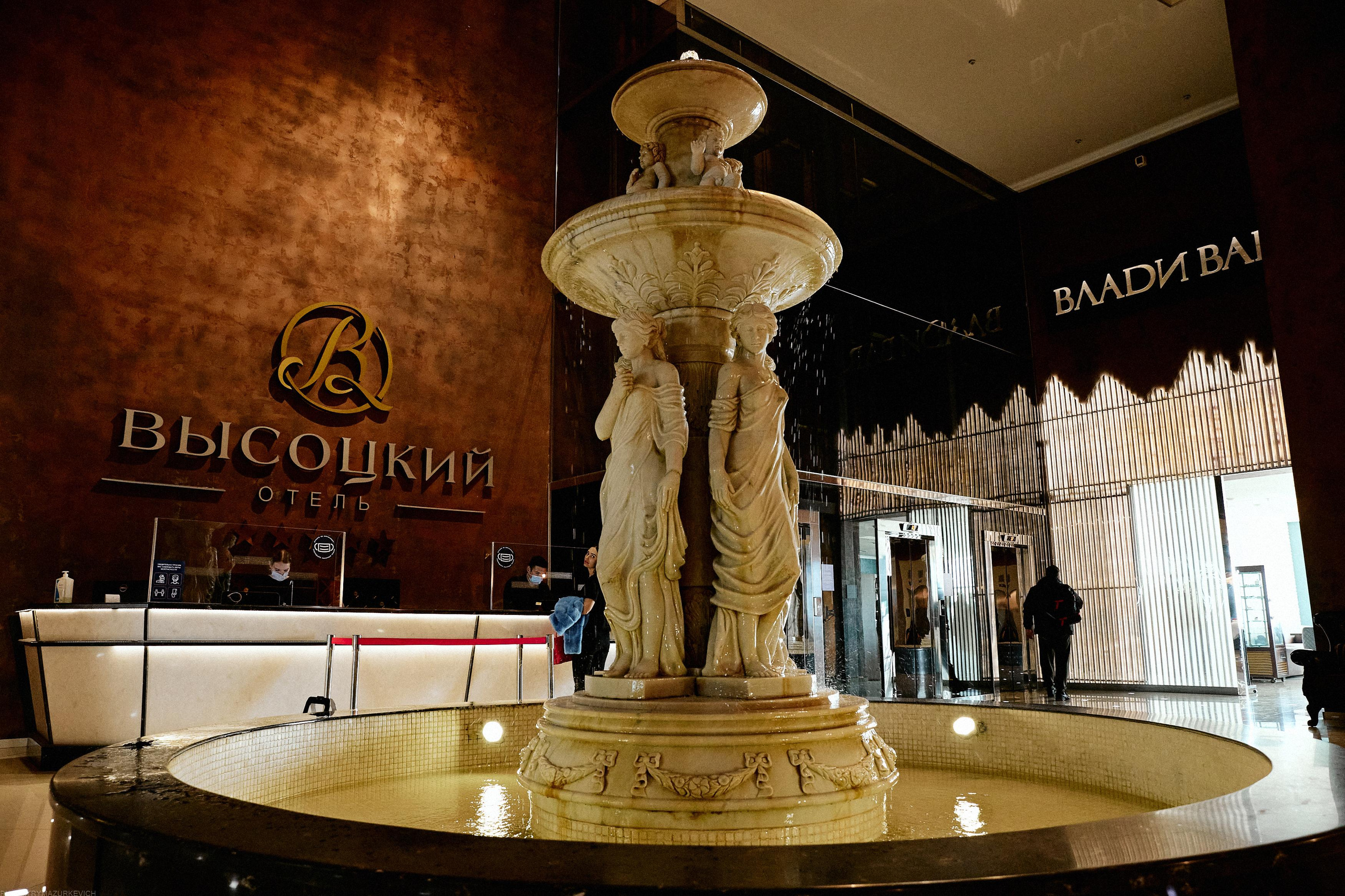 GIRL WITH DOBERMAN TATTOO. Дмитрий Мазуркевич: Профессиональный Репортажный Фотограф