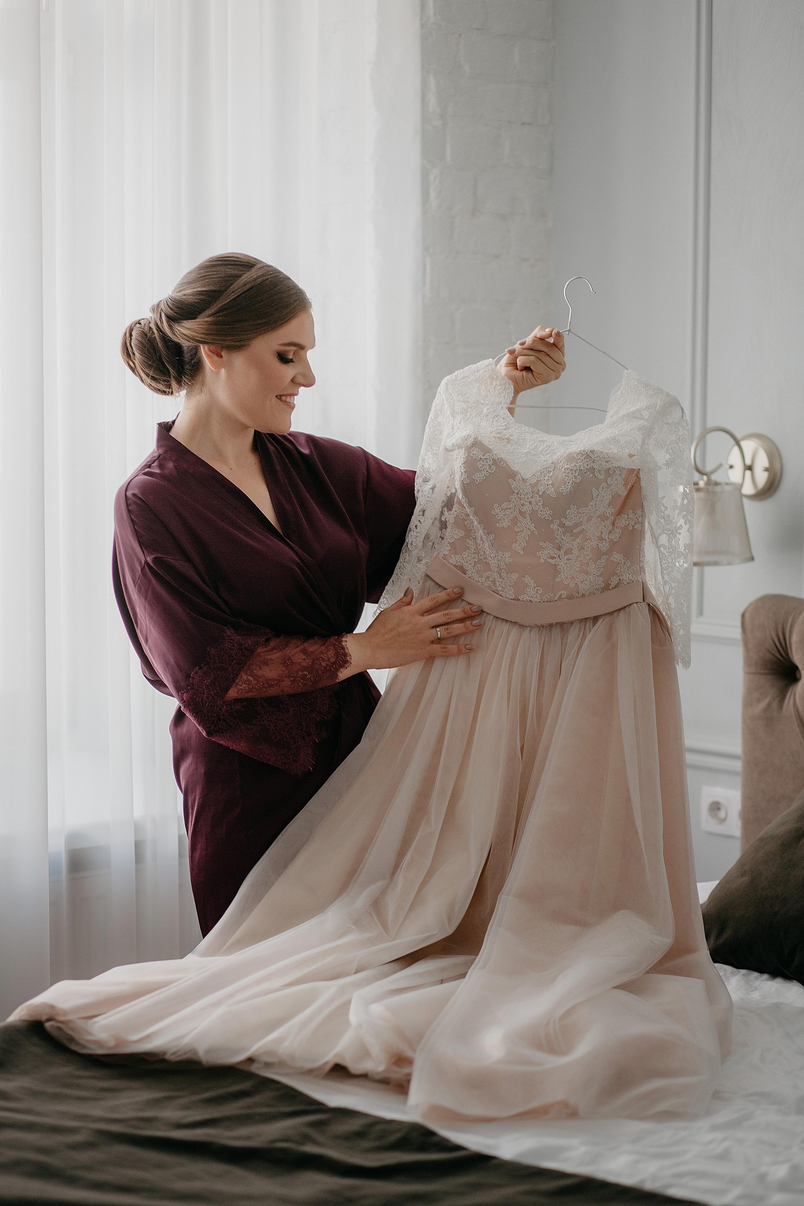 Лидия и Игорь: сборы невесты, Второй Дворец, Исаакиевская площадь, банкет. Душевный фотограф в Санкт-Петербурге. Свадебные и семейные фотосессии