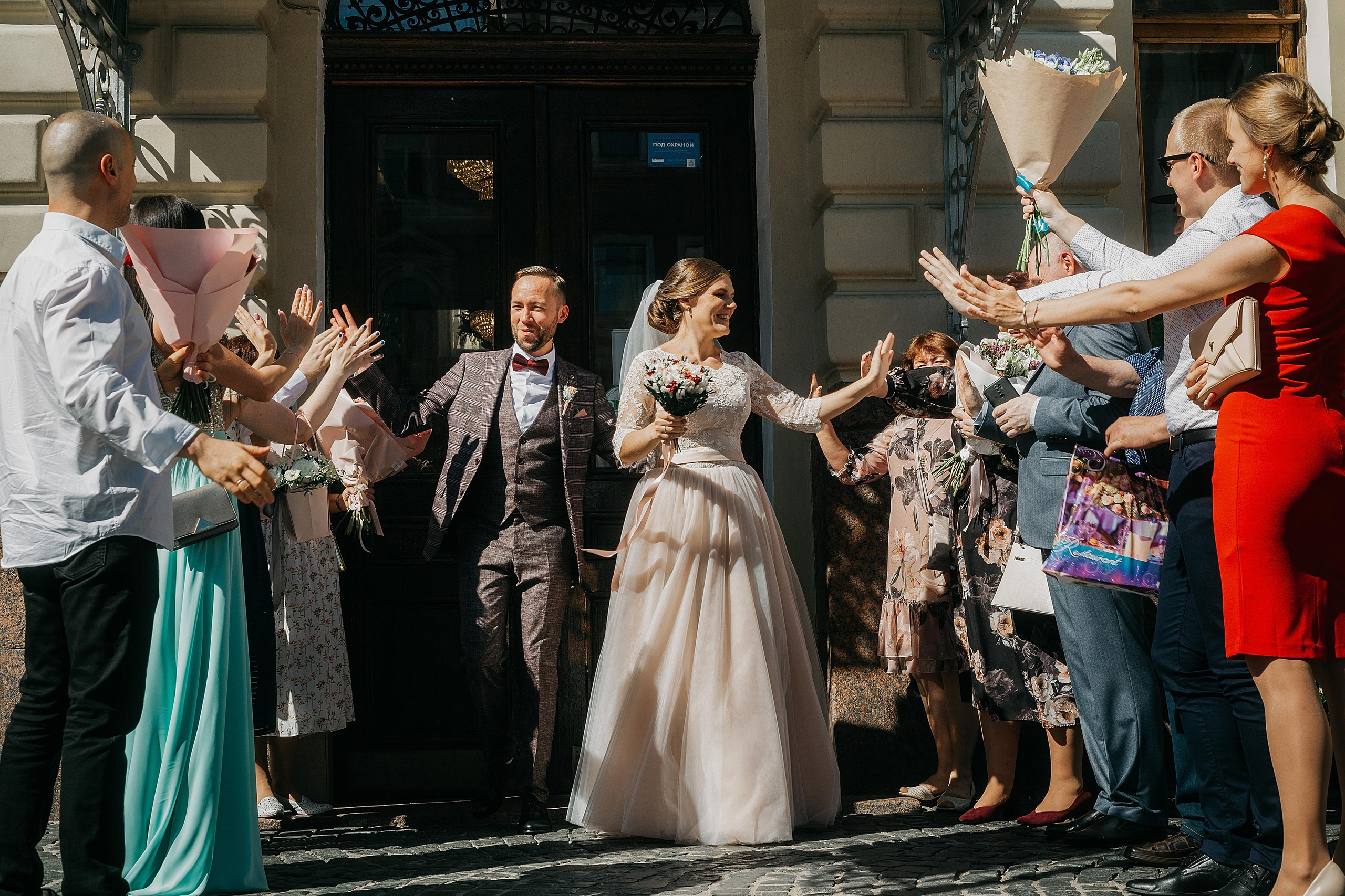 Лидия и Игорь: сборы невесты, Второй Дворец, Исаакиевская площадь, банкет. Душевный фотограф в Санкт-Петербурге. Свадебные и семейные фотосессии