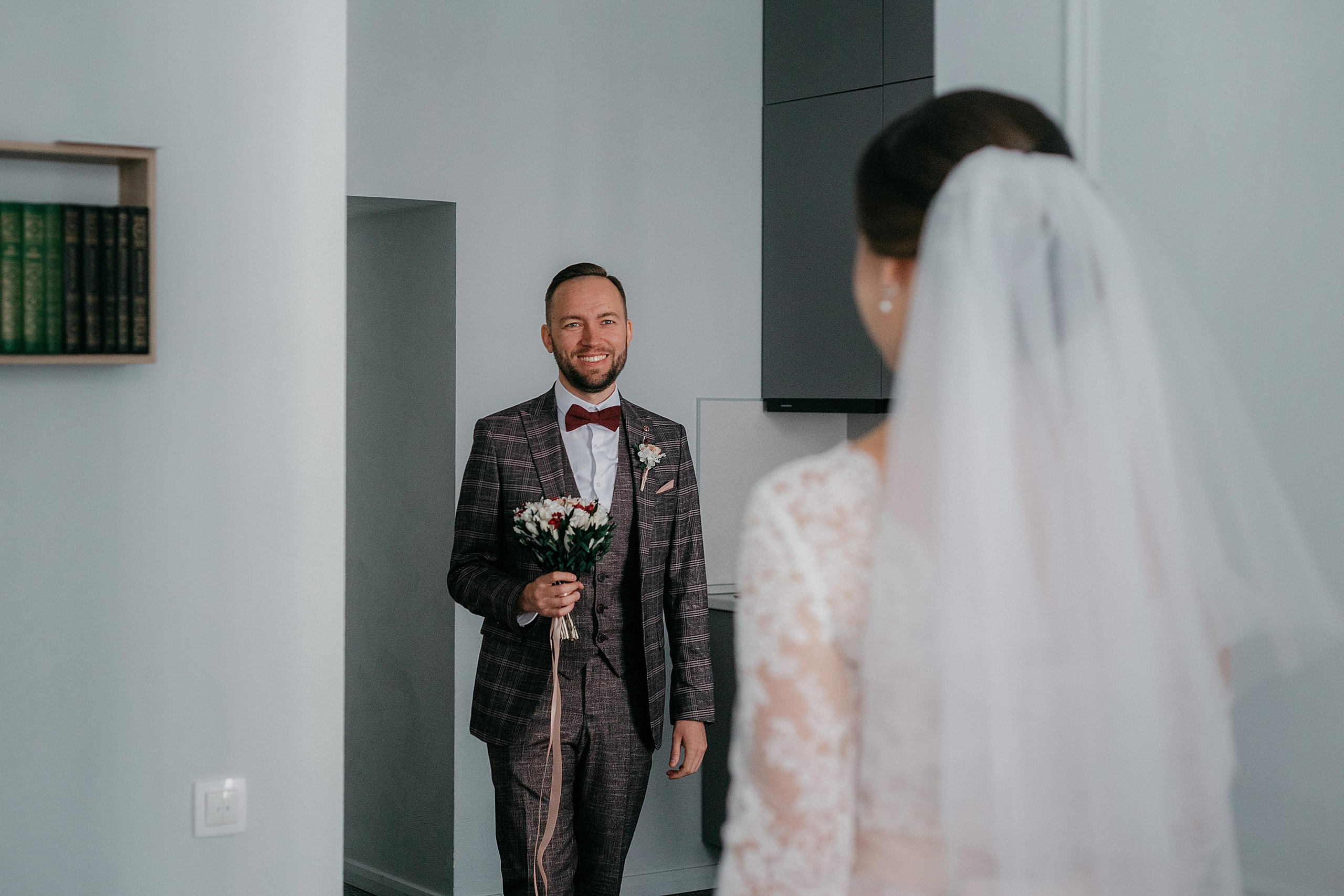 Лидия и Игорь: сборы невесты, Второй Дворец, Исаакиевская площадь, банкет. Душевный фотограф в Санкт-Петербурге. Свадебные и семейные фотосессии