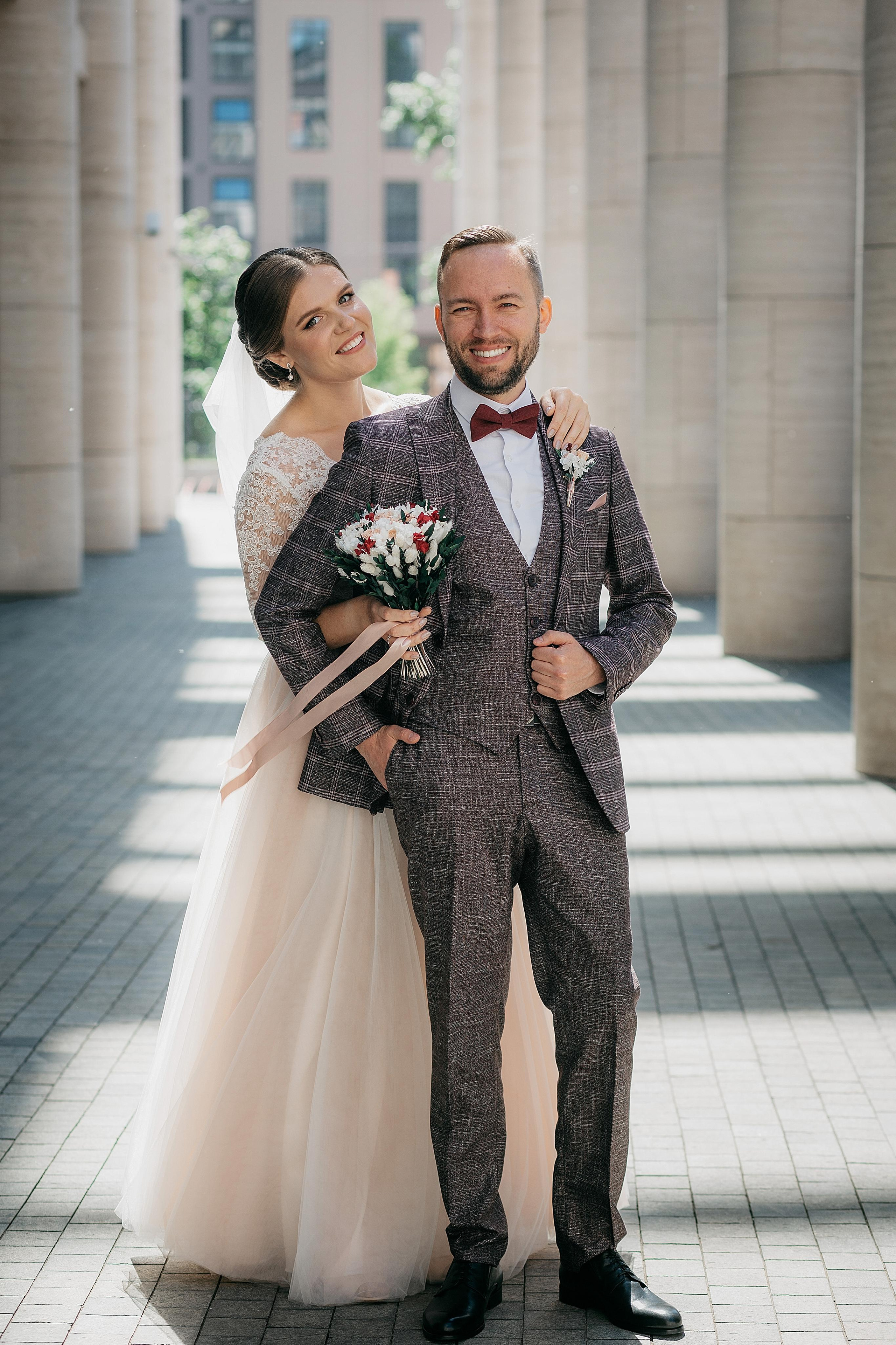 Лидия и Игорь: сборы невесты, Второй Дворец, Исаакиевская площадь, банкет. Душевный фотограф в Санкт-Петербурге. Свадебные и семейные фотосессии