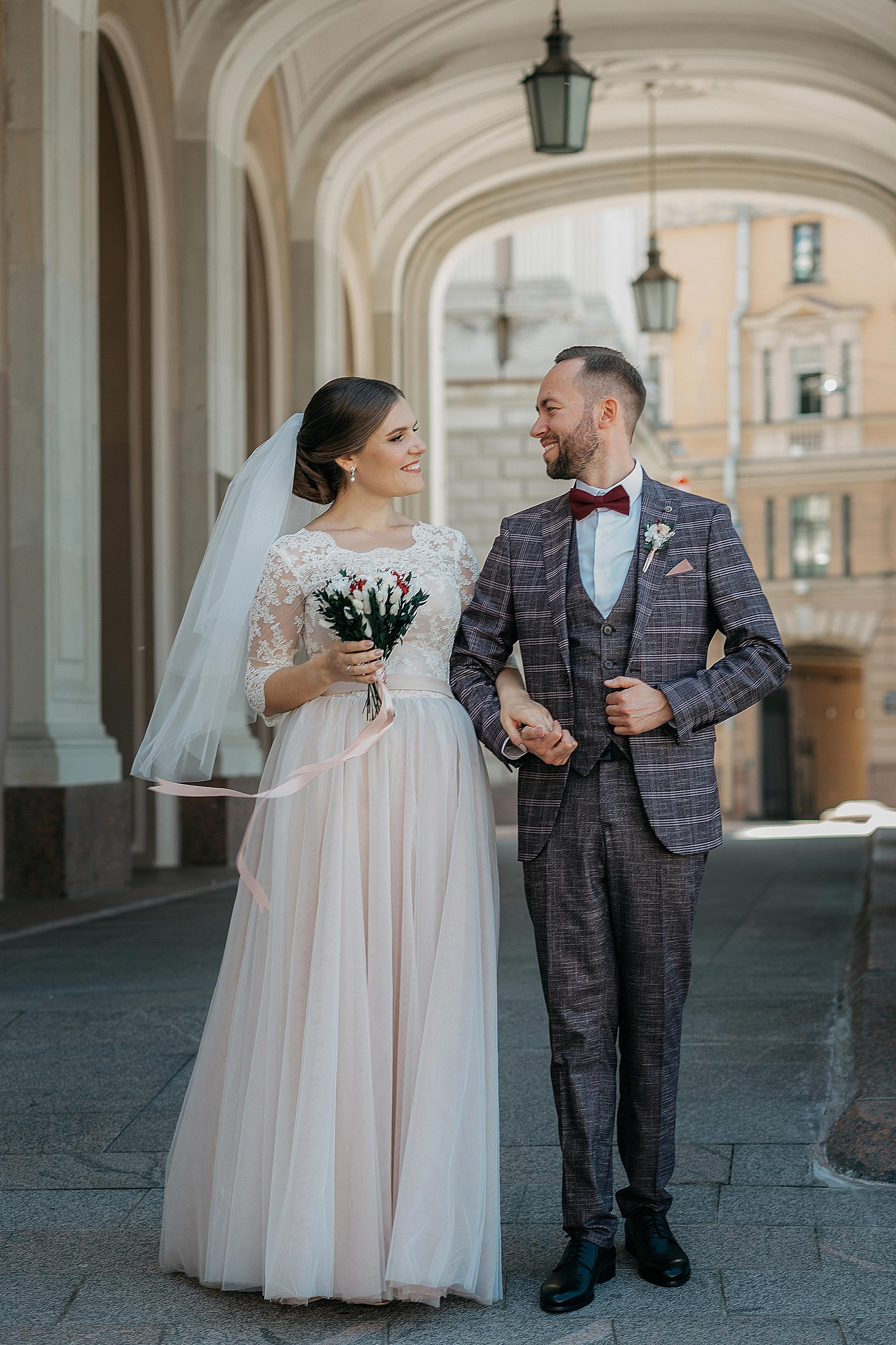 Лидия и Игорь: сборы невесты, Второй Дворец, Исаакиевская площадь, банкет. Душевный фотограф в Санкт-Петербурге. Свадебные и семейные фотосессии