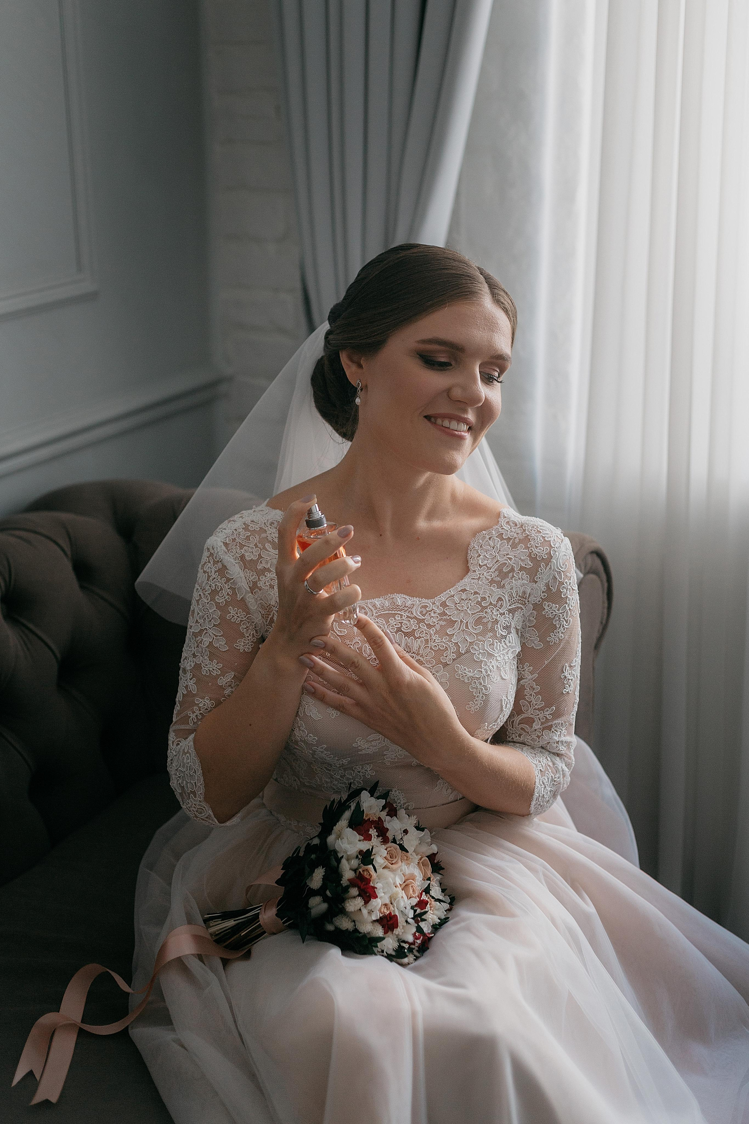 Лидия и Игорь: сборы невесты, Второй Дворец, Исаакиевская площадь, банкет. Душевный фотограф в Санкт-Петербурге. Свадебные и семейные фотосессии