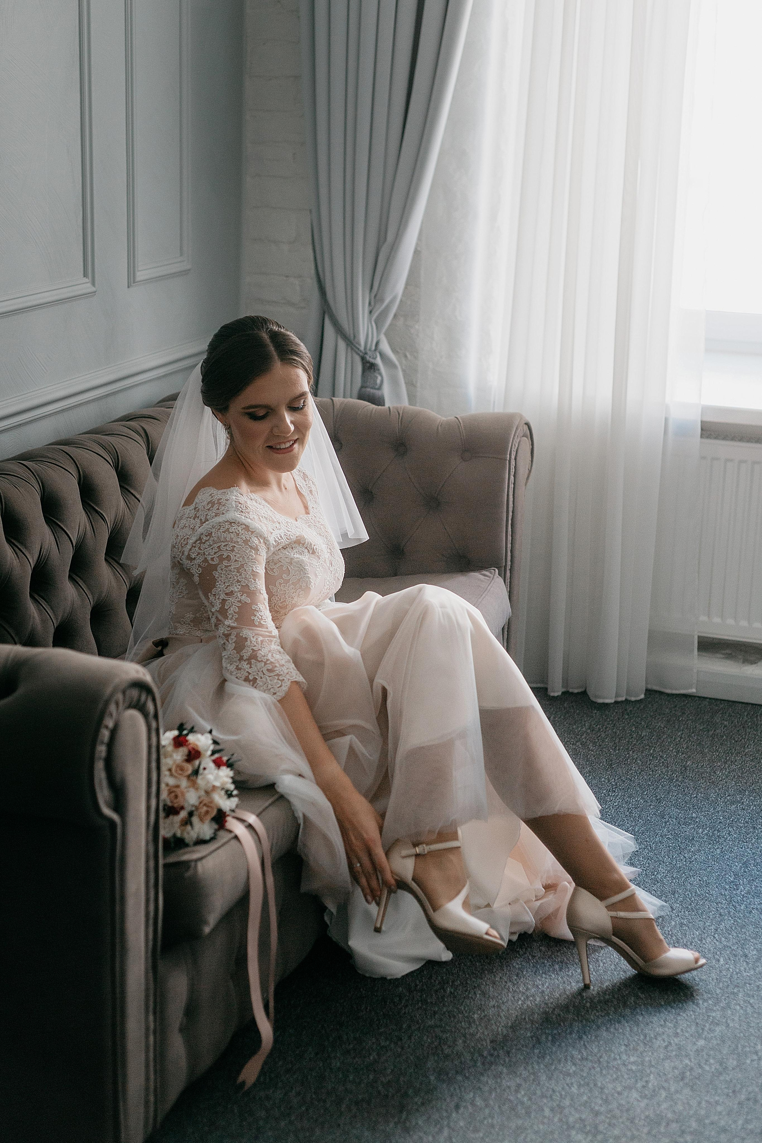 Лидия и Игорь: сборы невесты, Второй Дворец, Исаакиевская площадь, банкет. Душевный фотограф в Санкт-Петербурге. Свадебные и семейные фотосессии