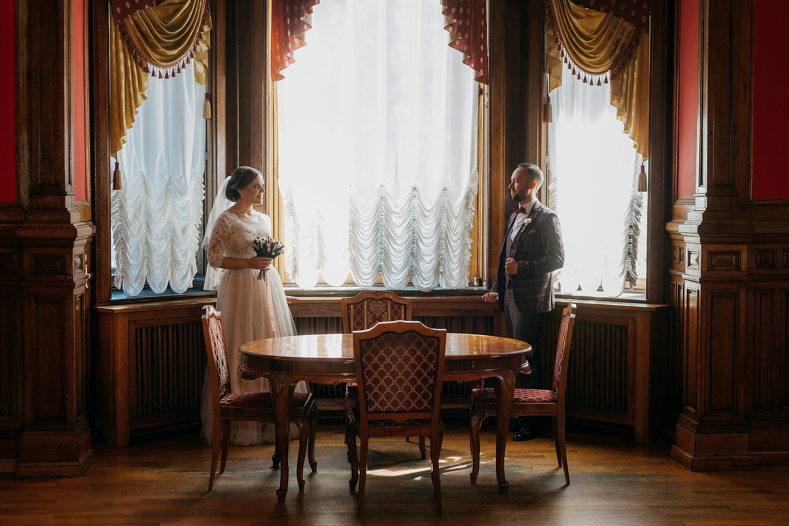 Лидия и Игорь: сборы невесты, Второй Дворец, Исаакиевская площадь, банкет. Душевный фотограф в Санкт-Петербурге. Свадебные и семейные фотосессии