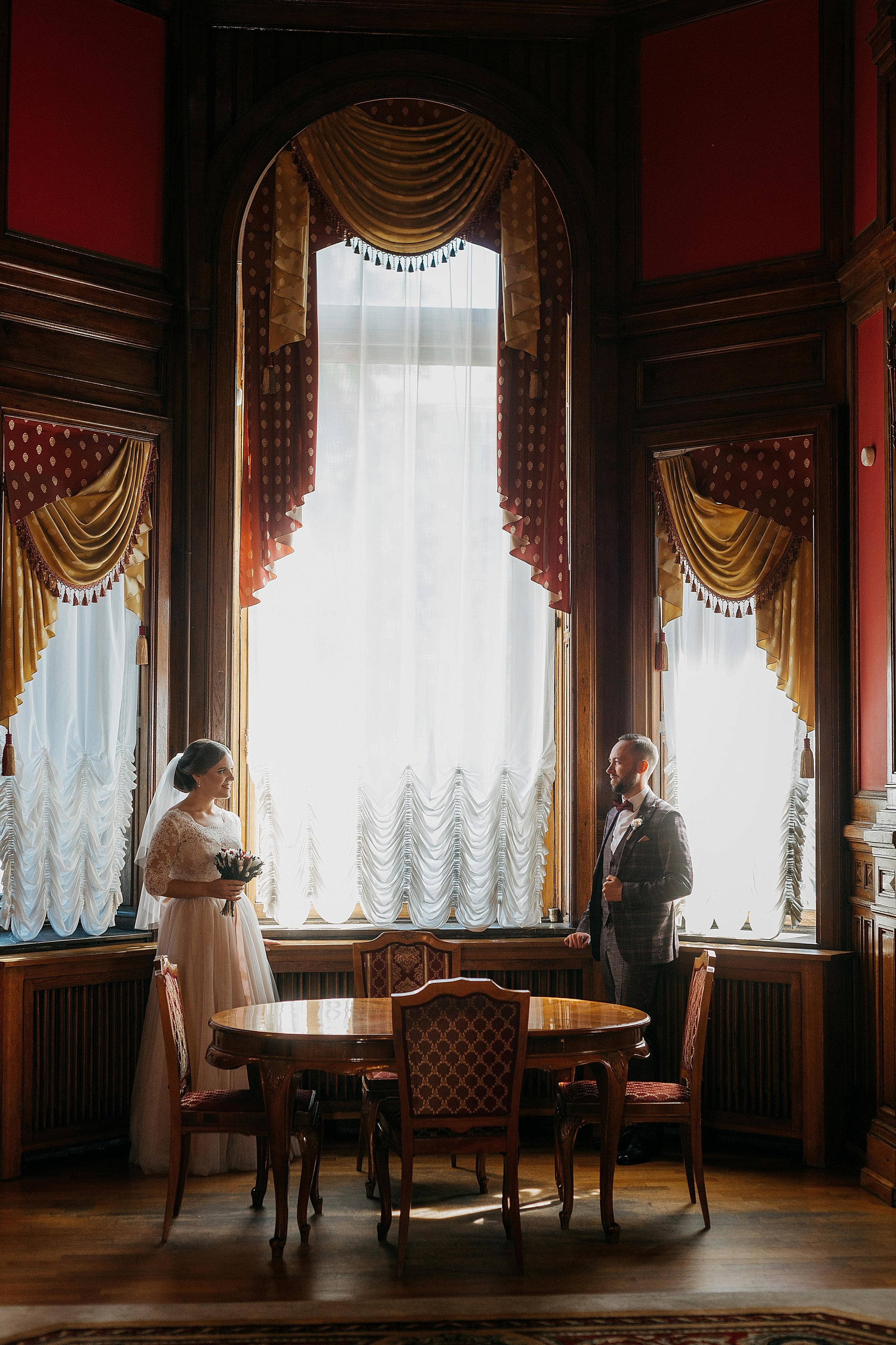 Лидия и Игорь: сборы невесты, Второй Дворец, Исаакиевская площадь, банкет. Душевный фотограф в Санкт-Петербурге. Свадебные и семейные фотосессии