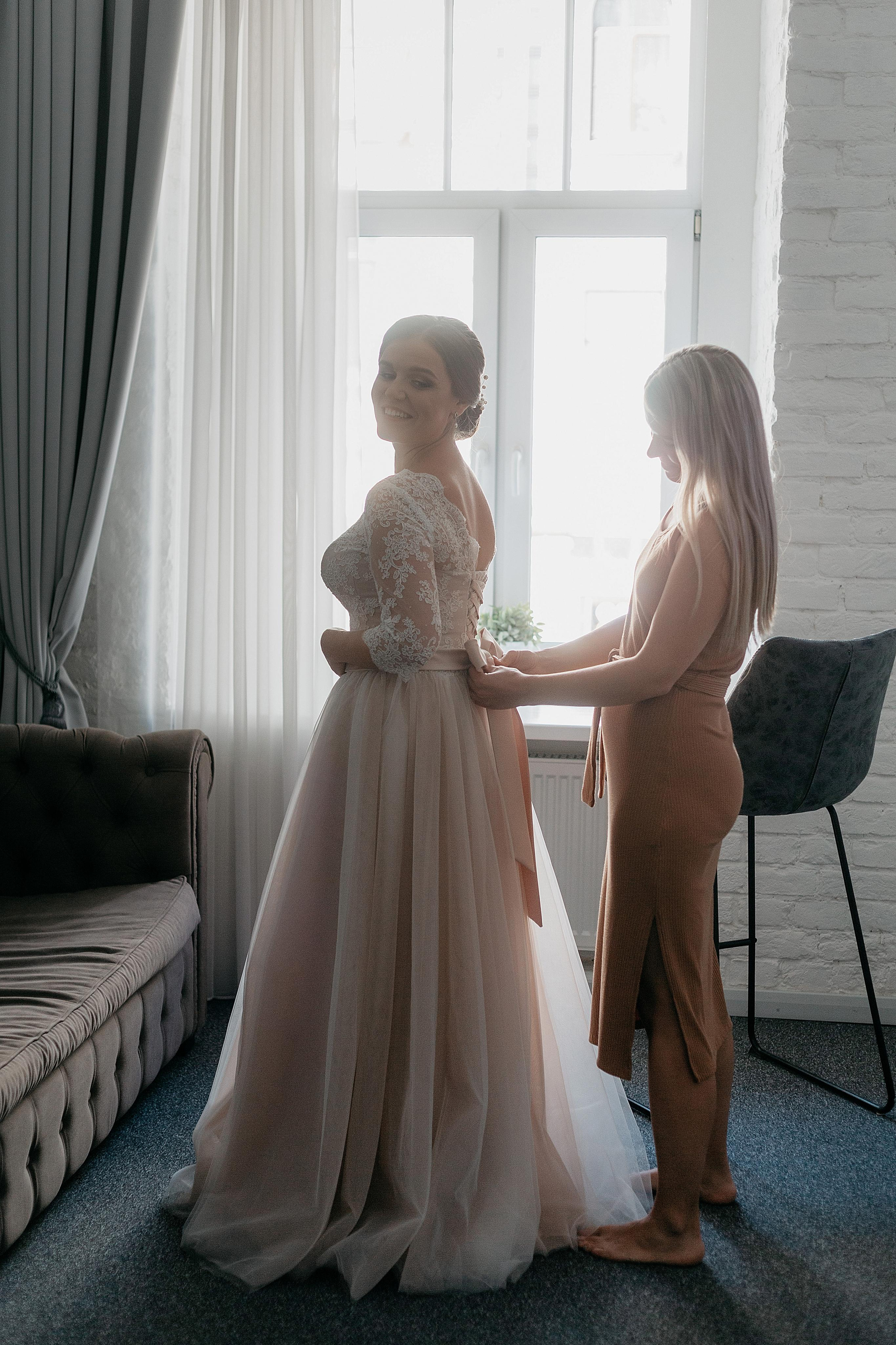 Лидия и Игорь: сборы невесты, Второй Дворец, Исаакиевская площадь, банкет. Душевный фотограф в Санкт-Петербурге. Свадебные и семейные фотосессии