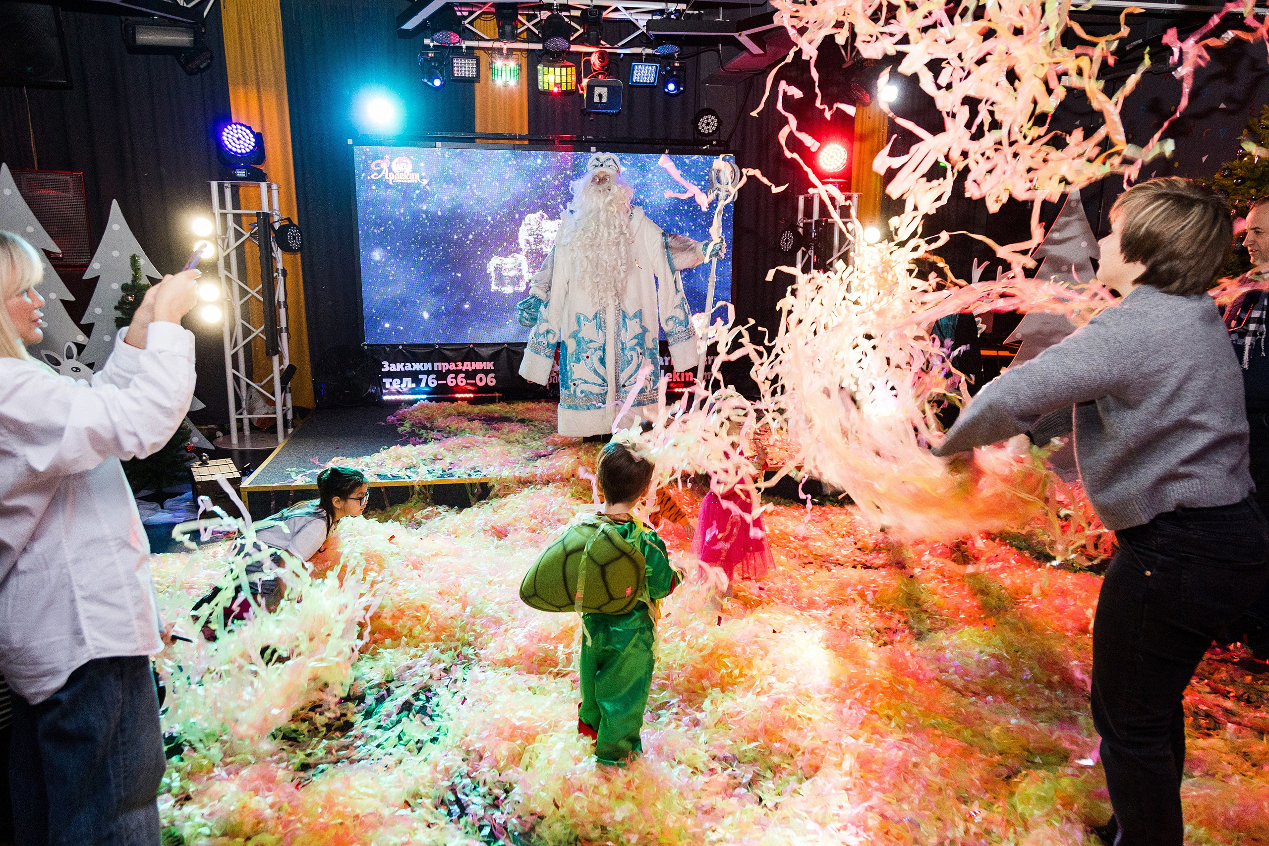 Новогодние утренники. Детский фотограф видеограф в Хабаровске Михаил Орлов