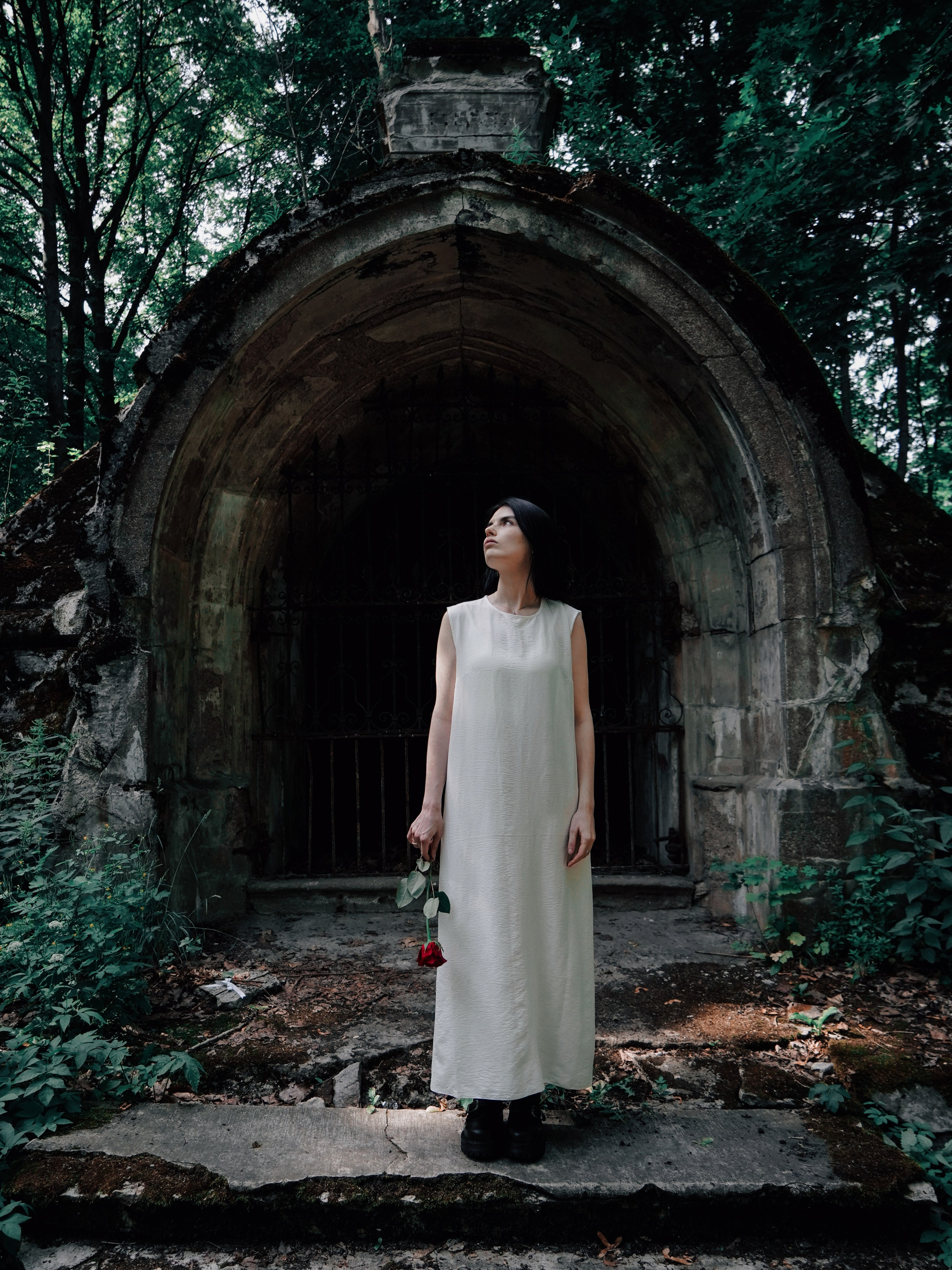 Творческая фотосессия на кладбище в Санкт-Петербурге для Лены. Светлана Гопанюк. Портретный фотограф. Санкт-Петербург. СПб