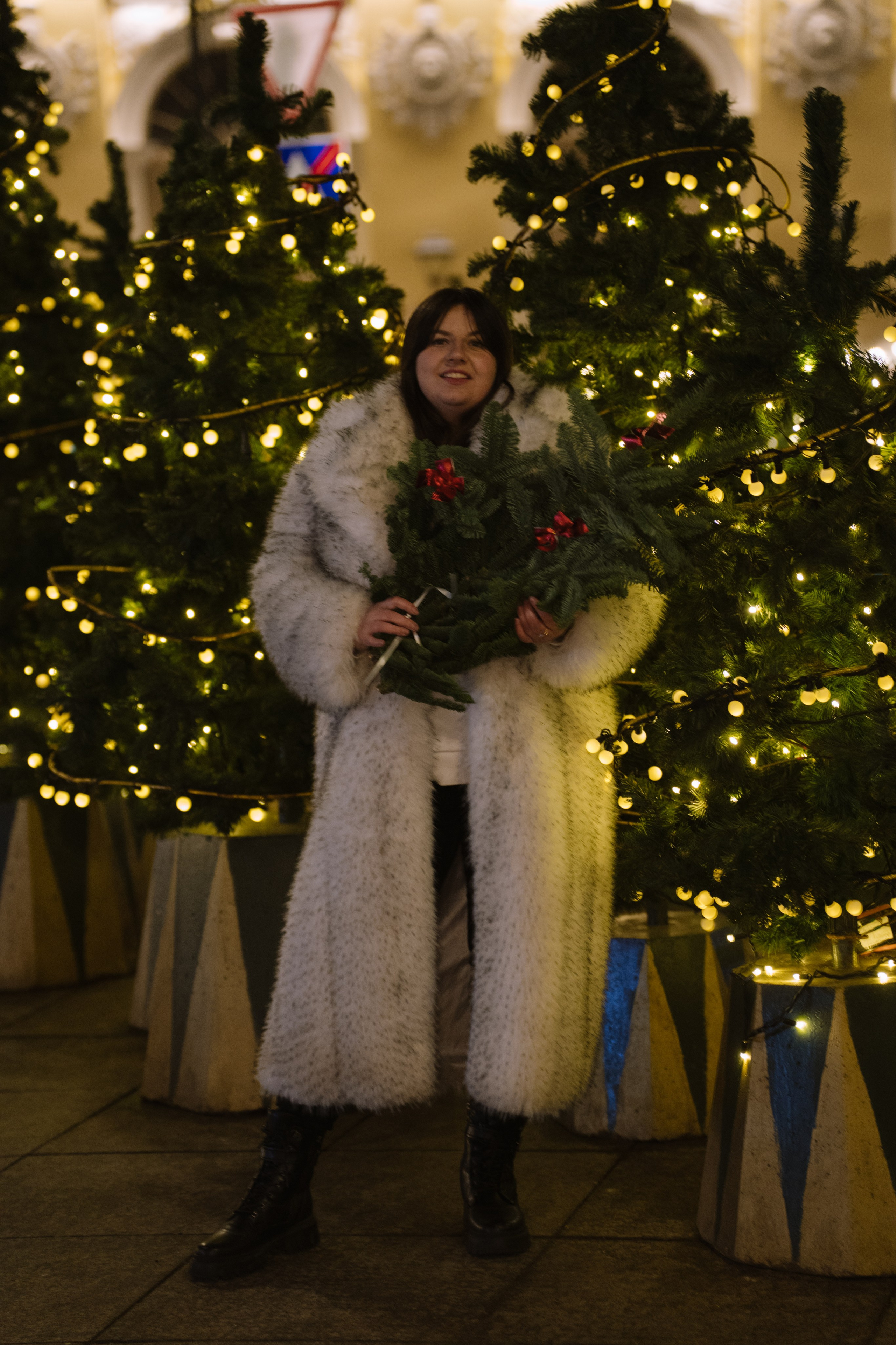 ПРОГУЛКА НА МАНЕЖНОЙ ПЛОЩАДИ ДЛЯ ДЕВУШКИ ПЕРЕД НОВЫМ ГОДОМ (НОВОГОДНЯЯ ФОТОСЕССИИЯ НА МАНЕЖНОЙ ПЛОЩАДИ). Профессиональный фотограф, Санкт-Петербург — Виктория Богомолова