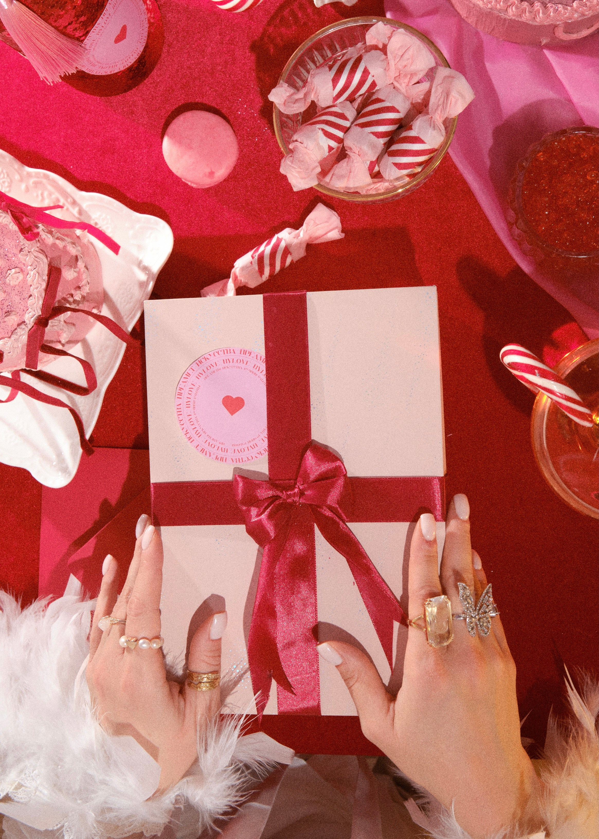 К празднику. Предмет искусства