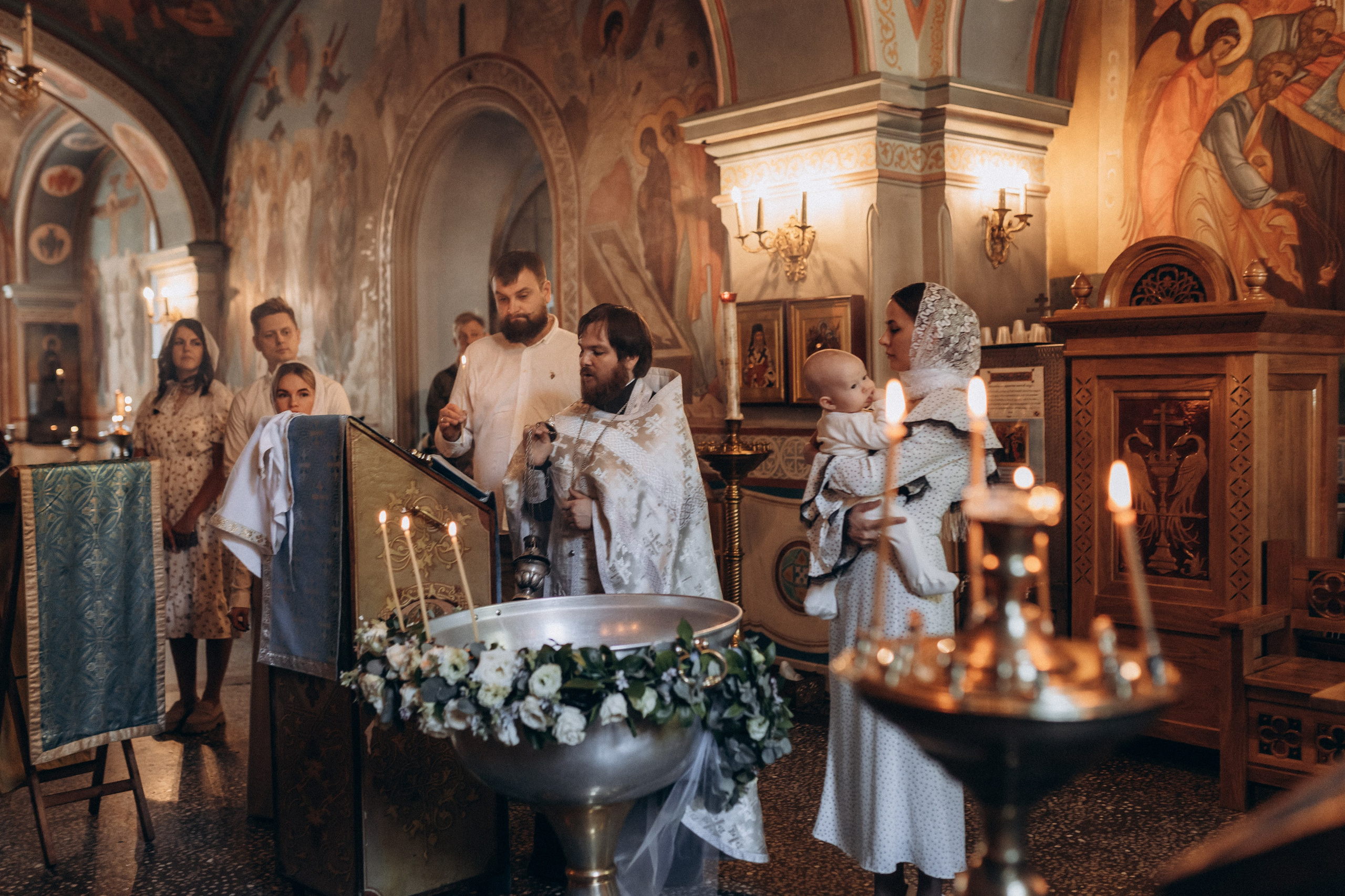 Таинство Крещения Ромы Церковь Покрова Пресвятой Богородицы в Покровском-Глебове-Стрешневе. Семейный и женский фотограф в Москве Коновалова Олеся