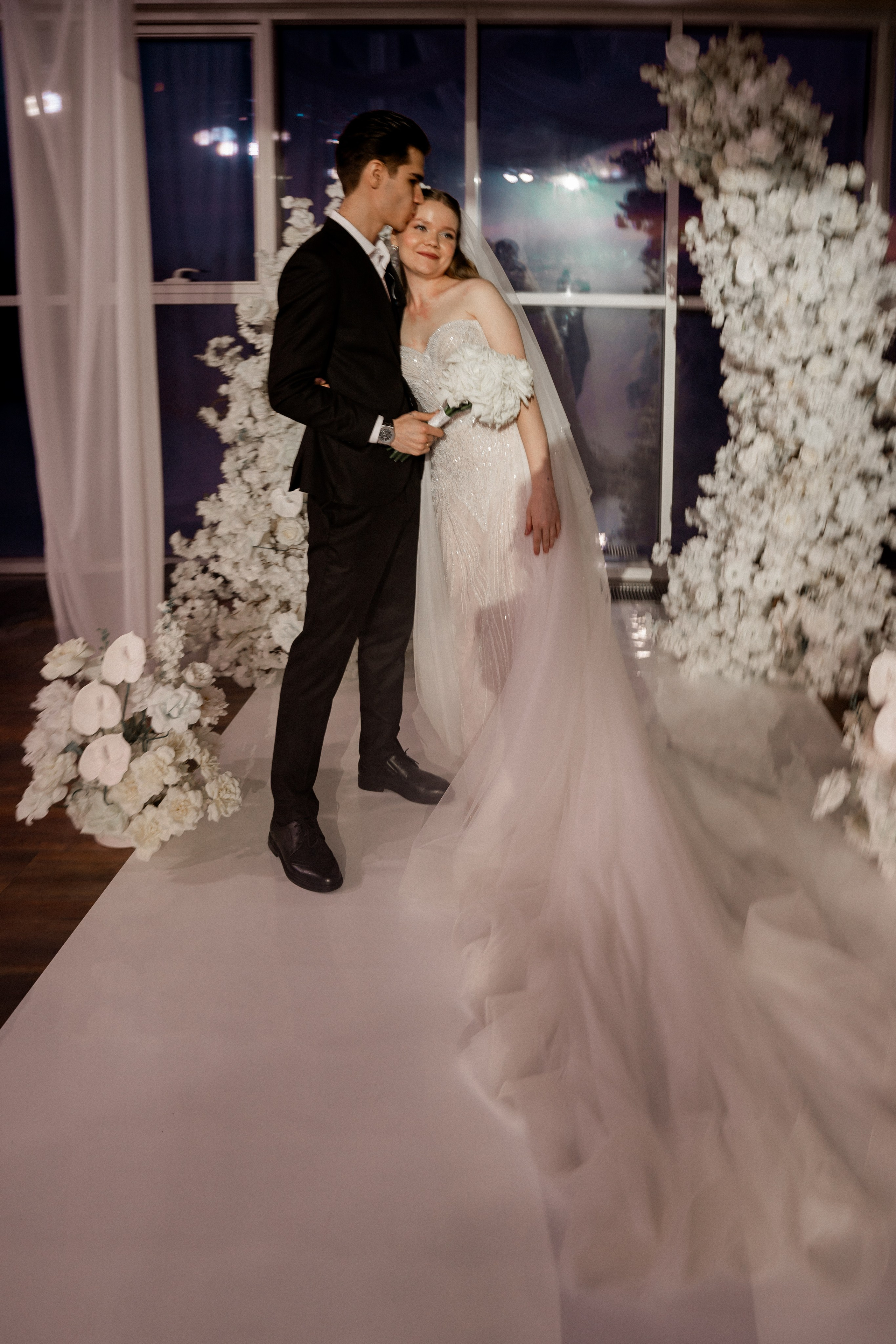 СВАДЕБНАЯ СЬЕМКА СБОРОВ В ОТЕЛЕ И ВЫЕЗД НА ЦЕРЕМОНИЮ (СНЯТО В СИБИРЕ В НИЖНЕВАРТОВСКЕ). Профессиональный фотограф, Санкт-Петербург — Виктория Богомолова