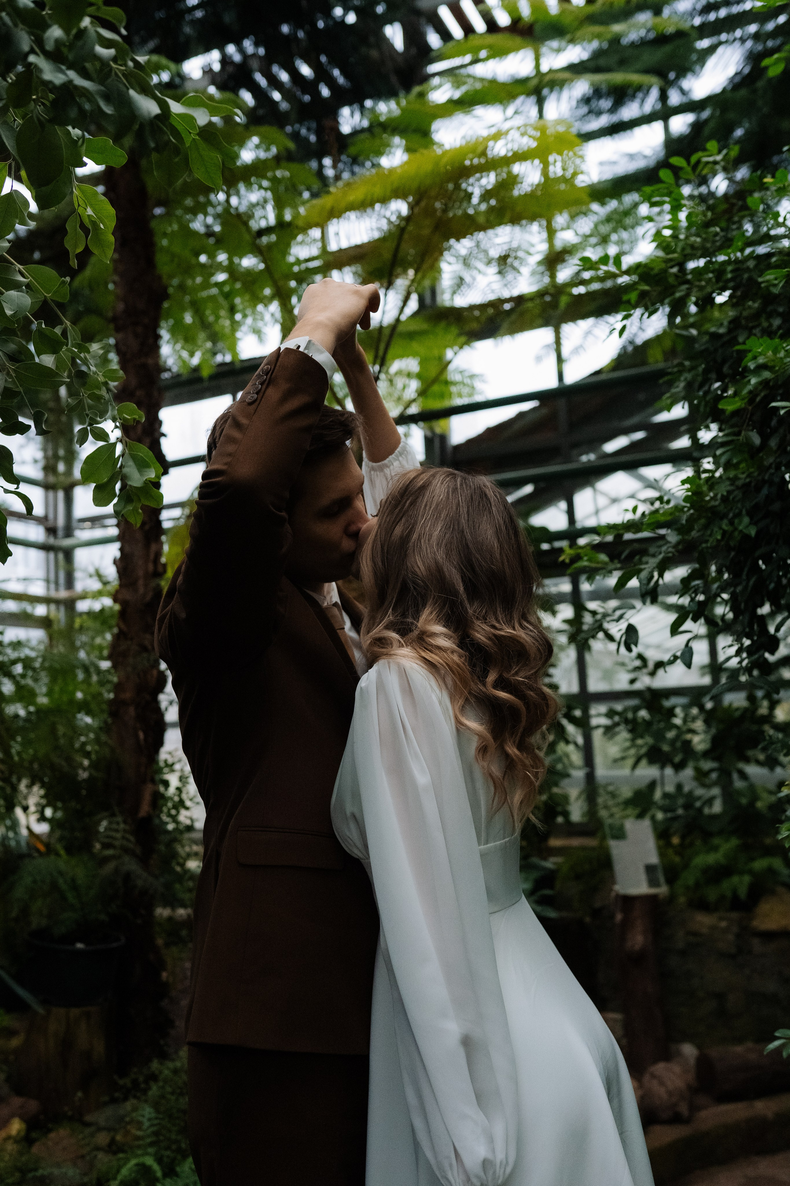 Свадебная фотосессия в оранжерее, Москва. Свадебный фотограф в Москве Анна Полушина