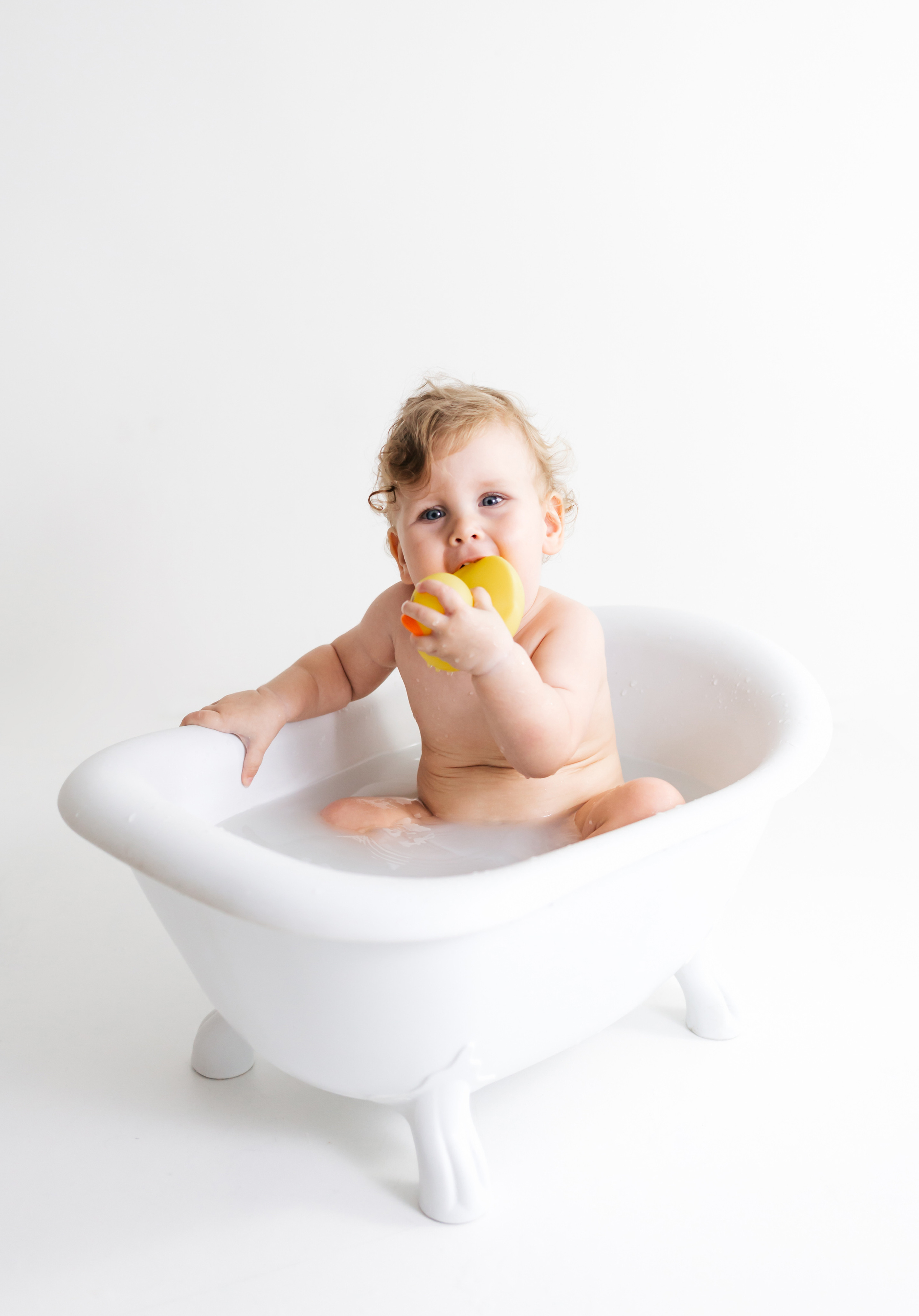фотосессия купание в ванночке, фотосессия на один годик
