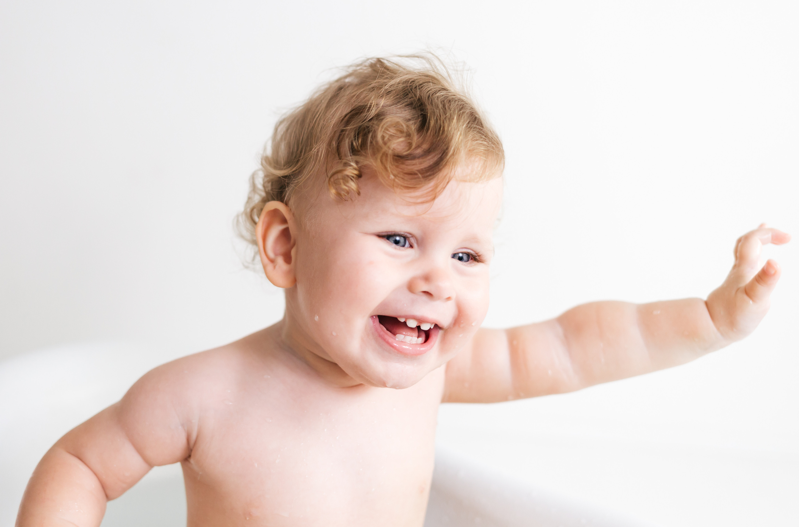 фотосессия купание в ванночке, фотосессия на один годик