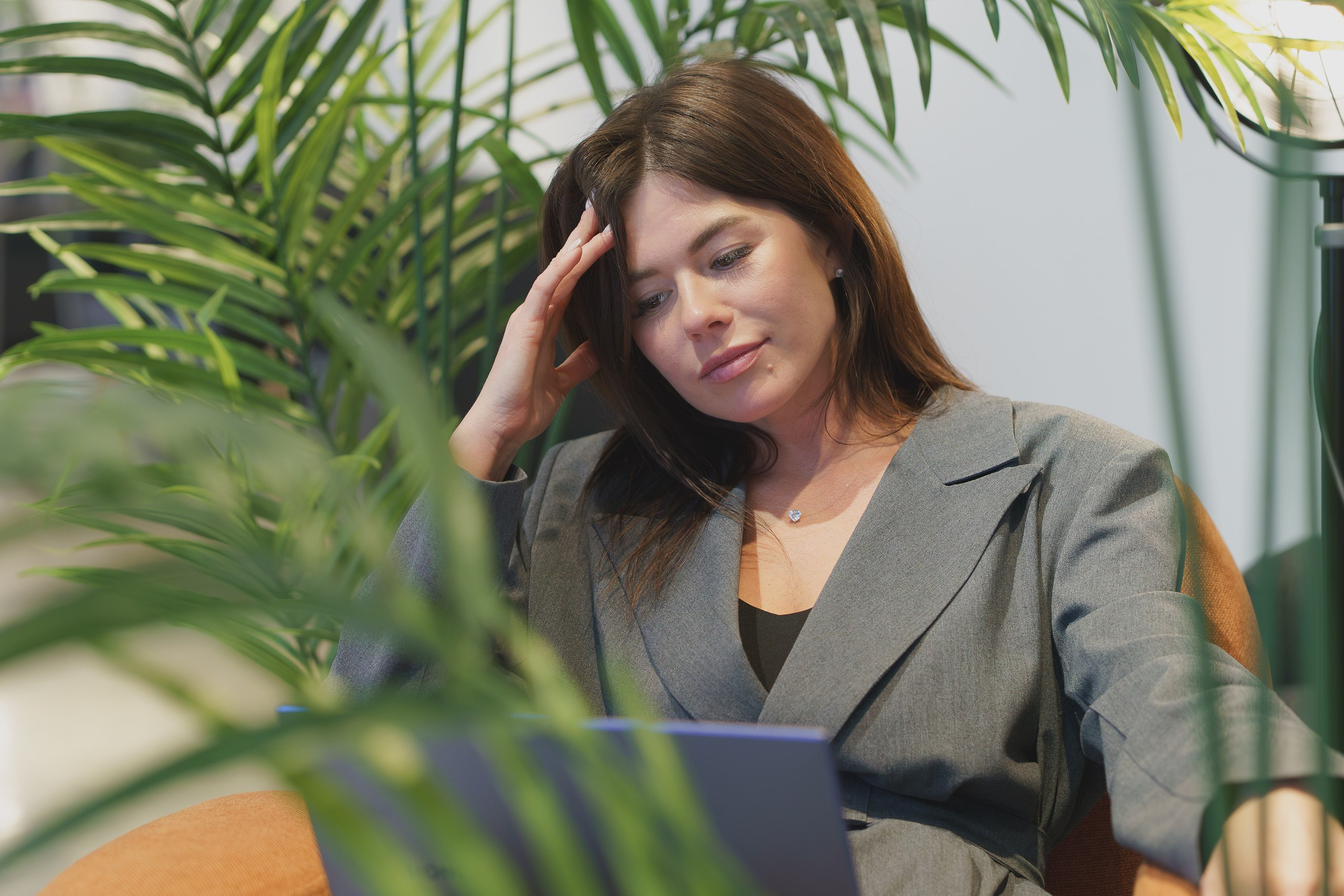 Образ Дарьи в студийном свете, аккуратная композиция